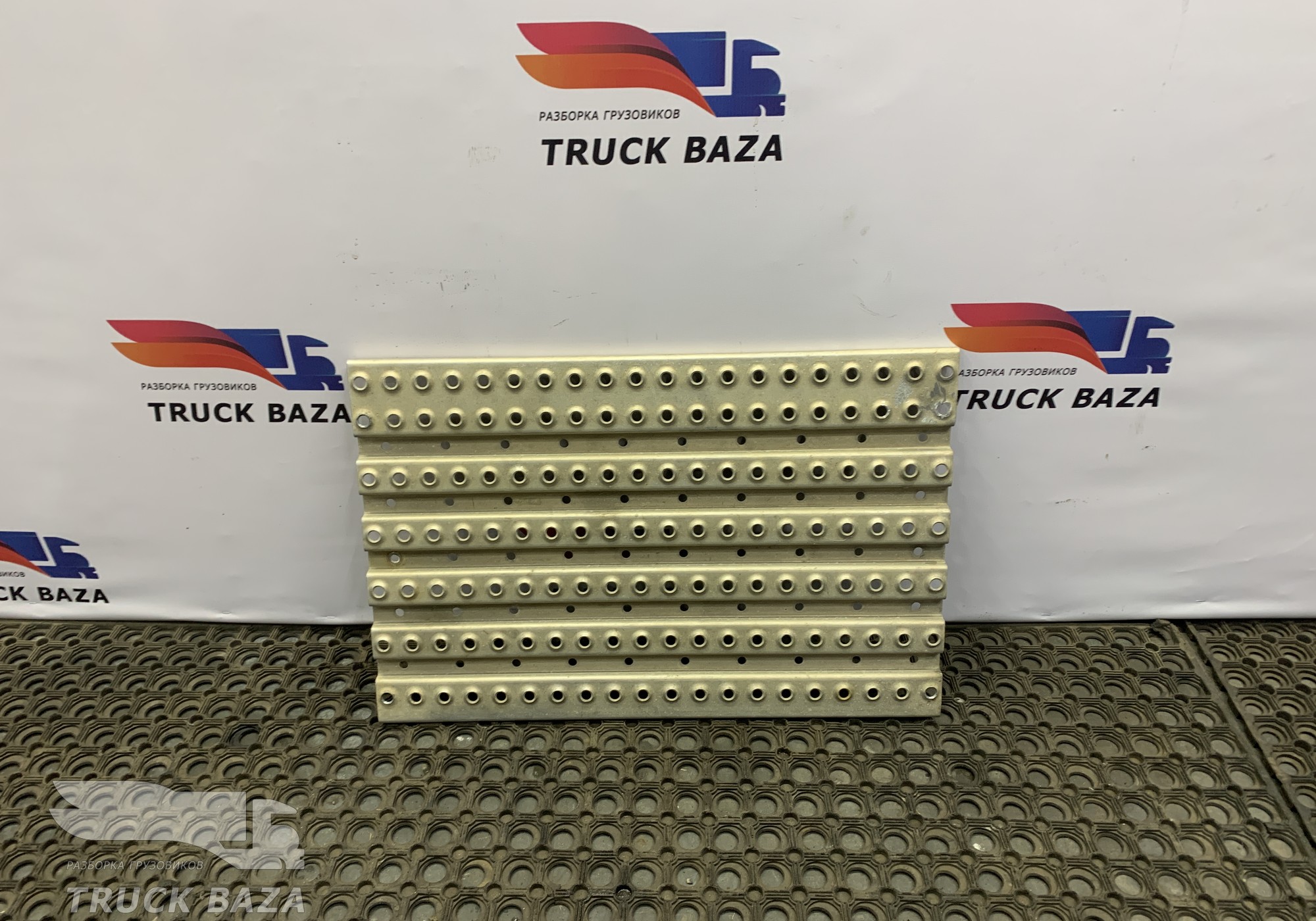 81429020292 Трап на раму за кабиной