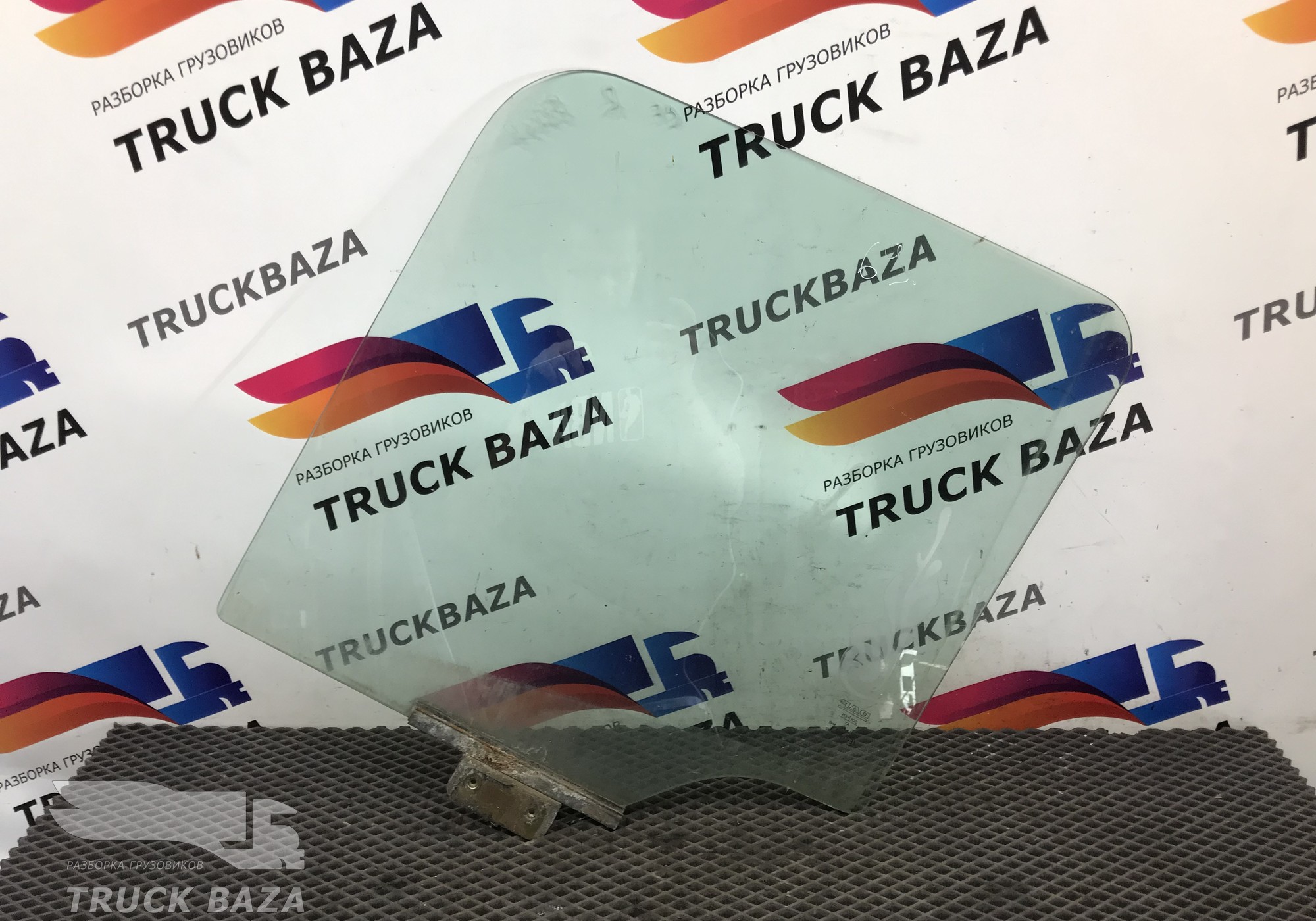 0300300 Стекло двери правое для Daf CF