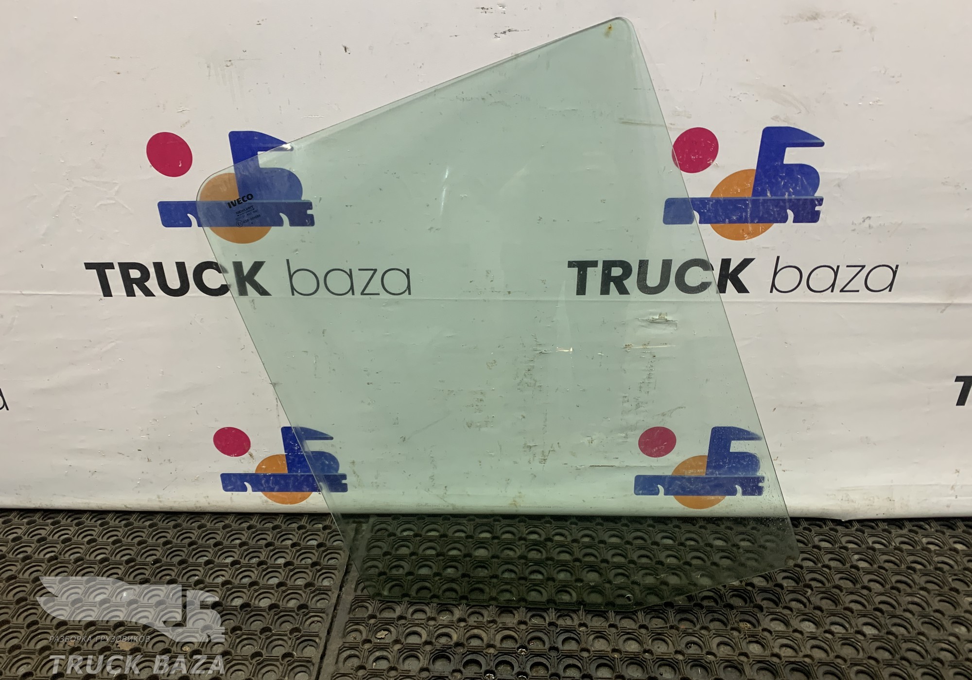 98407341 Стекло двери правой