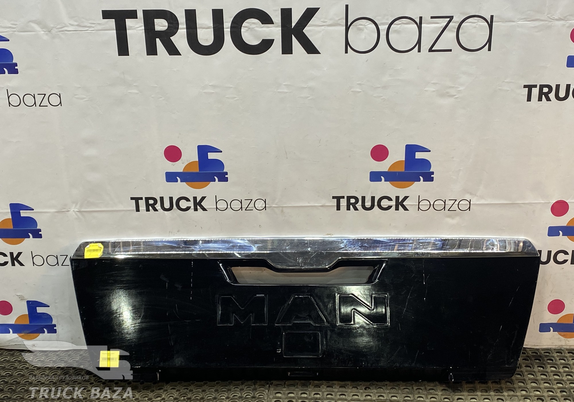 81611506065 Решетка в капот