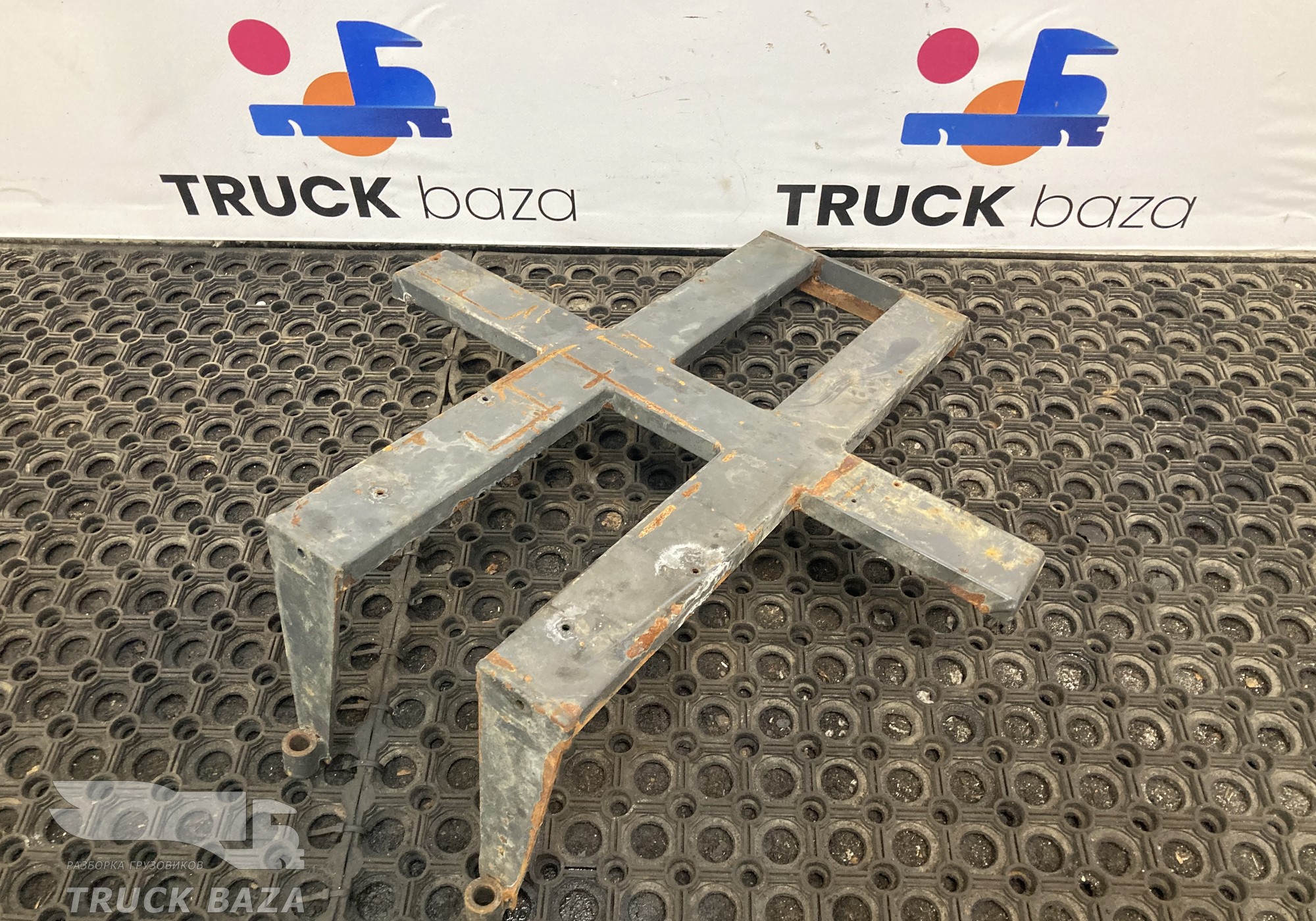 1477484 Кронштейн ящика АКБ