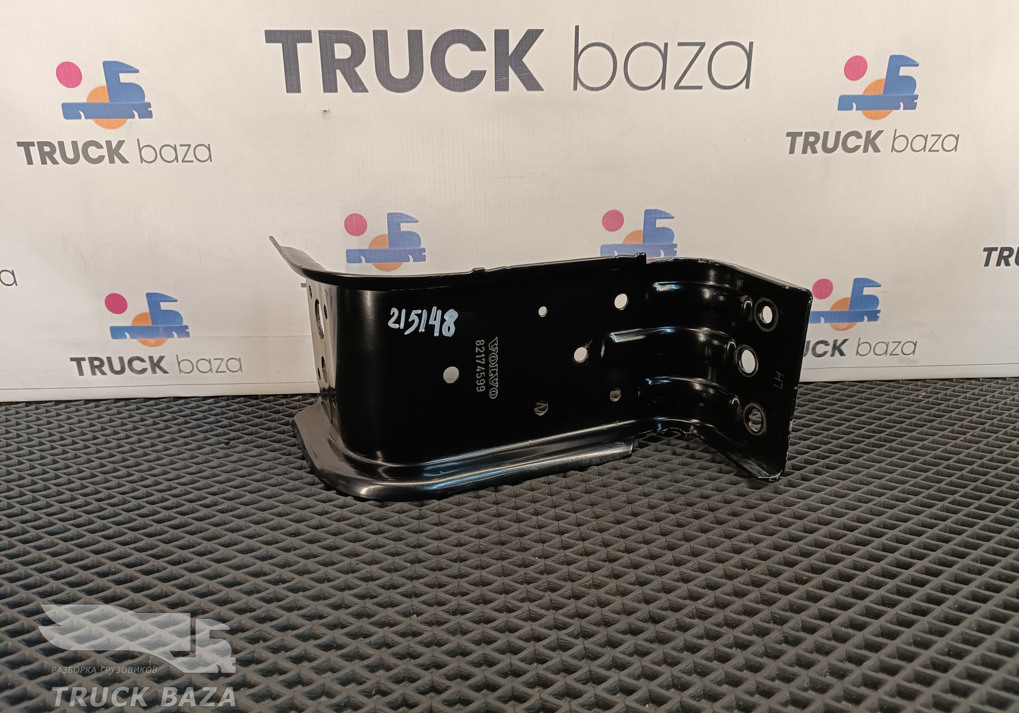 82174599 Кронштейн корпуса подножек левый для Volvo FH 4 (с 2012)