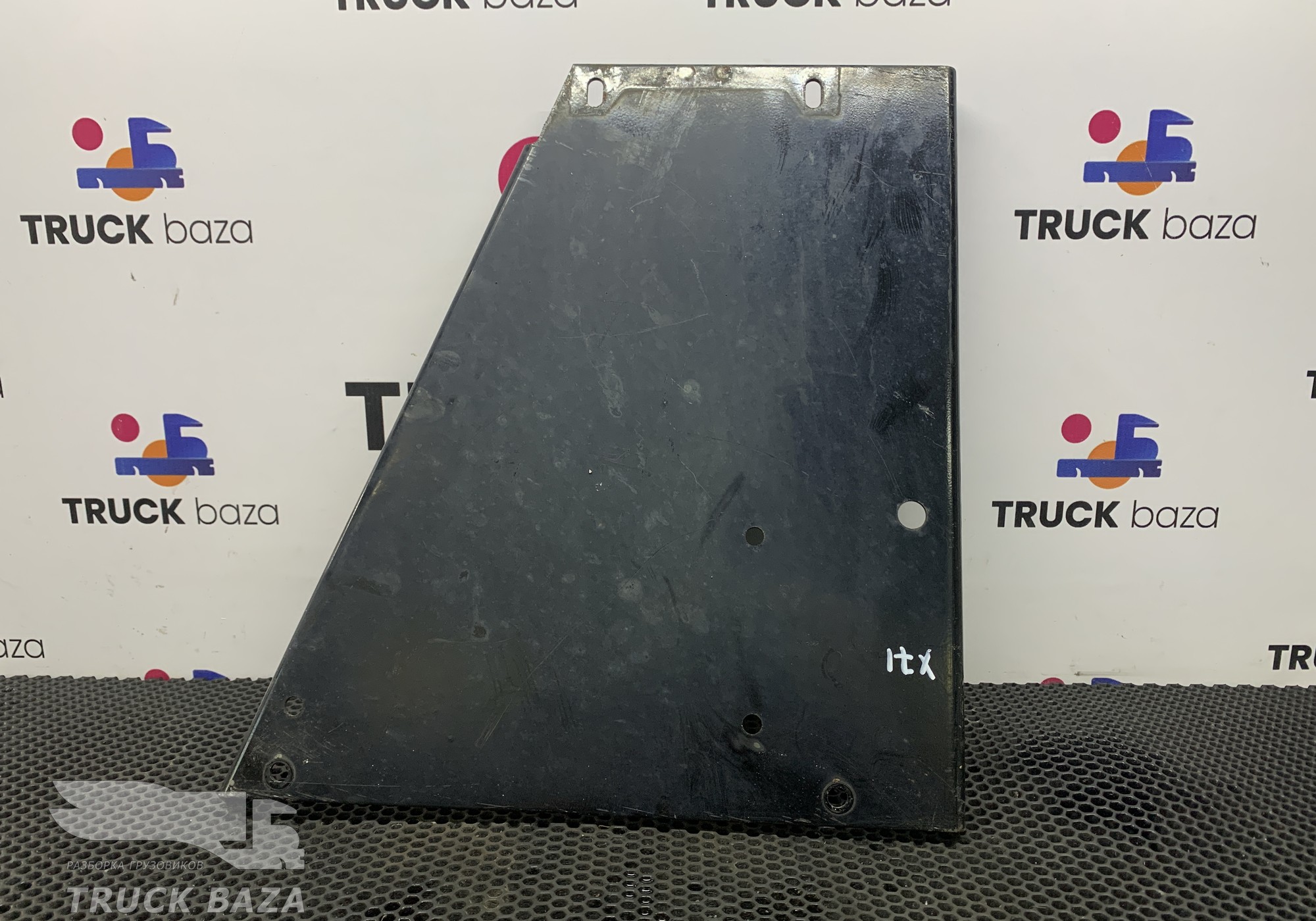 1744188 Кронштейн корпуса подножек правый для Daf CF