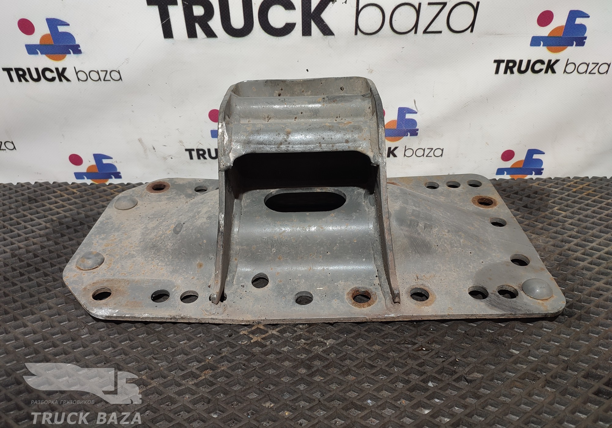 WG9717511005 Кронштейн крепления траверсы левый для Sinotruk Sitrak C7H
