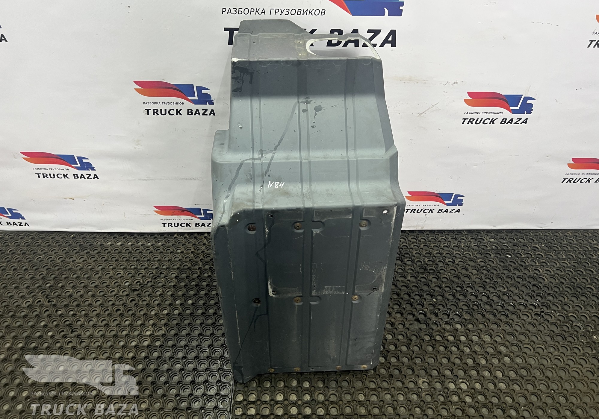 81612100675 Крыло переднее левое