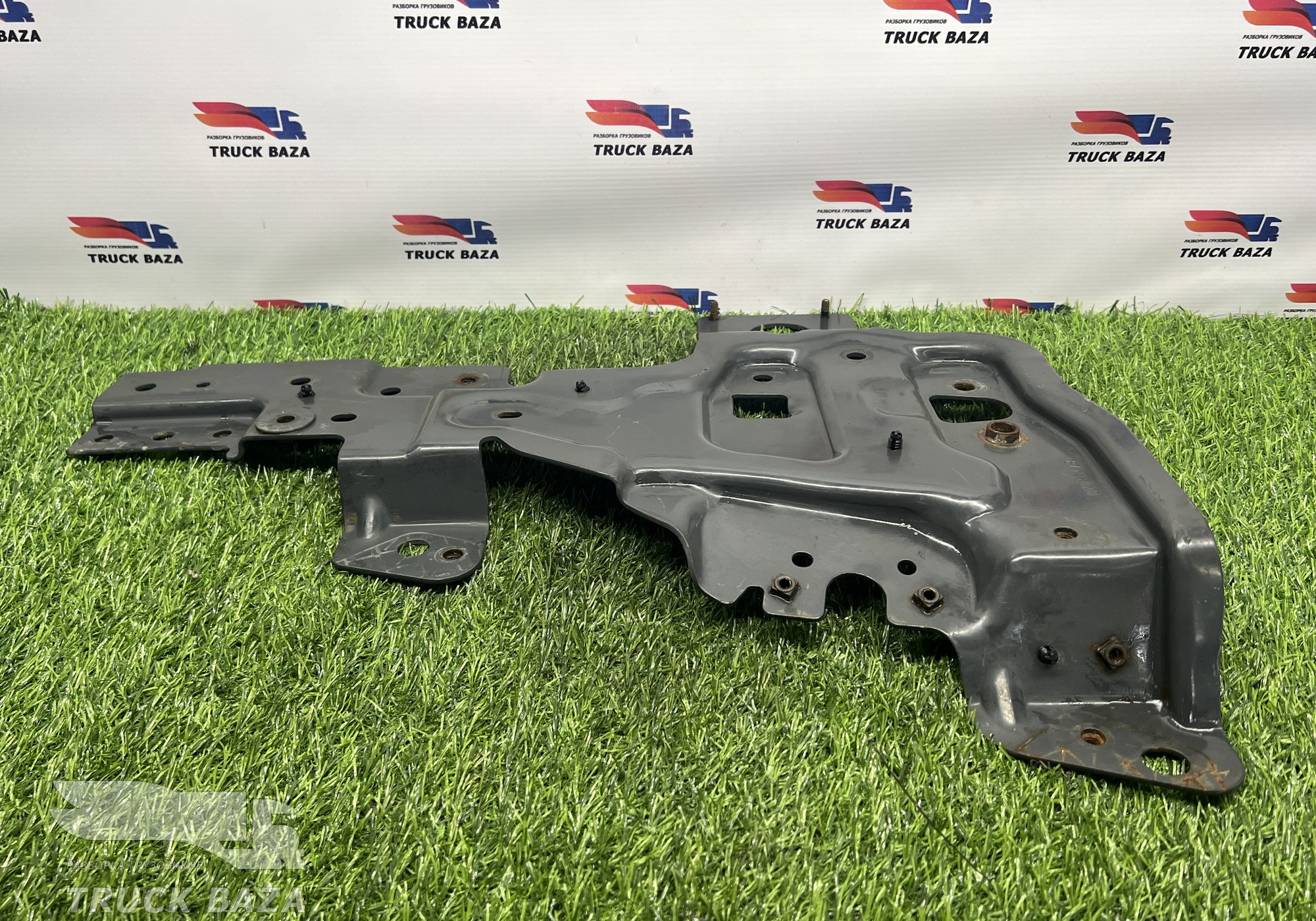 84146828 Кронштейн фары левый для Volvo FH 4 (с 2012)