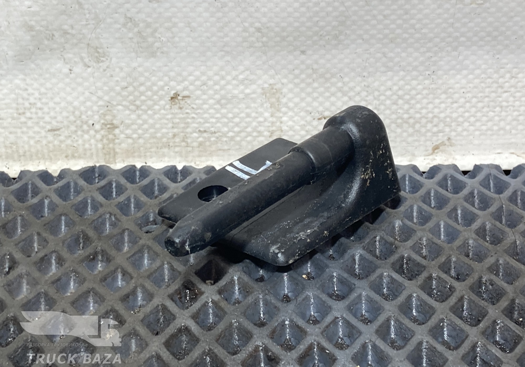 A97381020108081 Кронштейн солнцезащитного козырька правый для Mercedes-Benz Axor II (с 2004 по 2010)