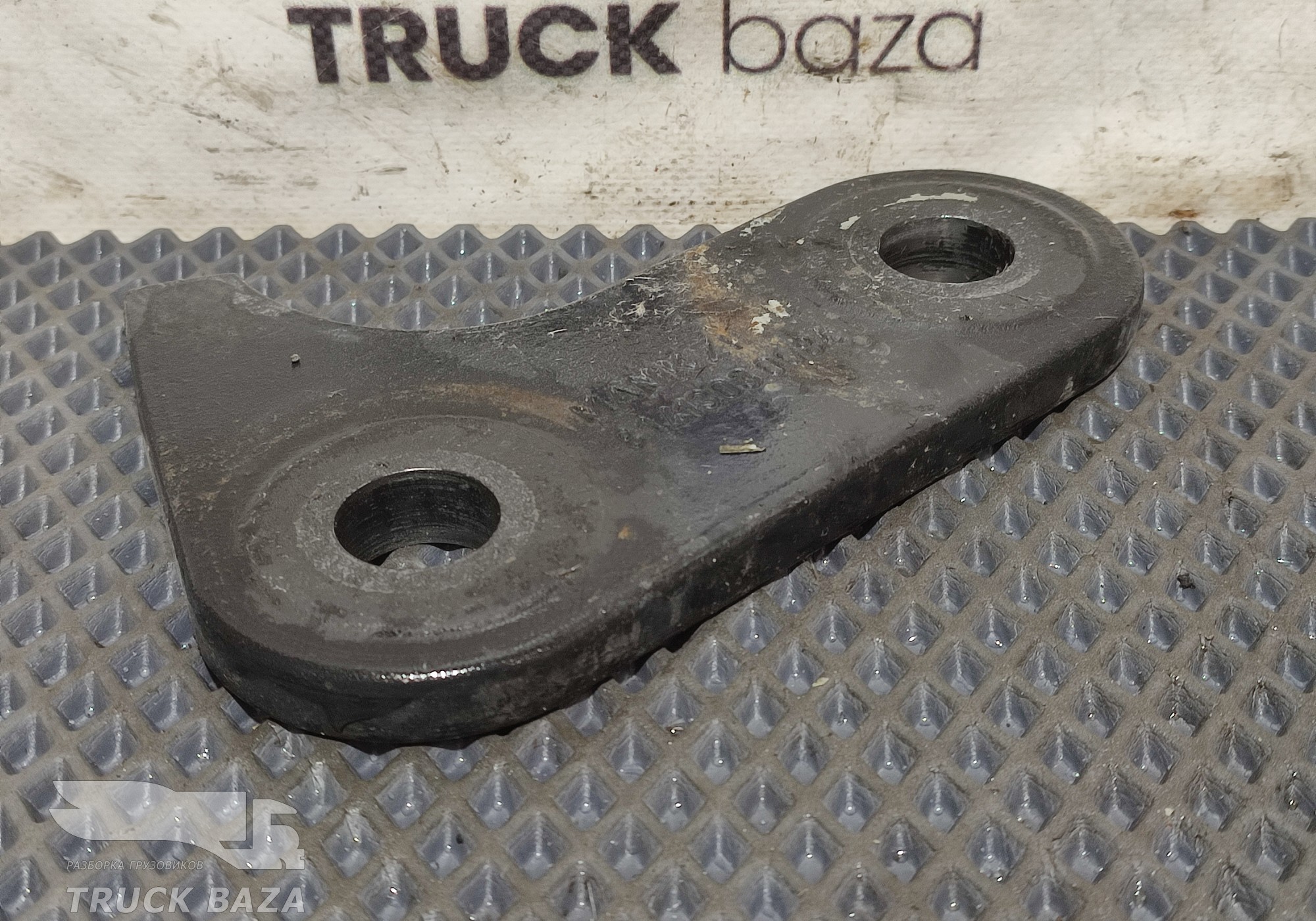 81413030084 Серьга передней рессоры