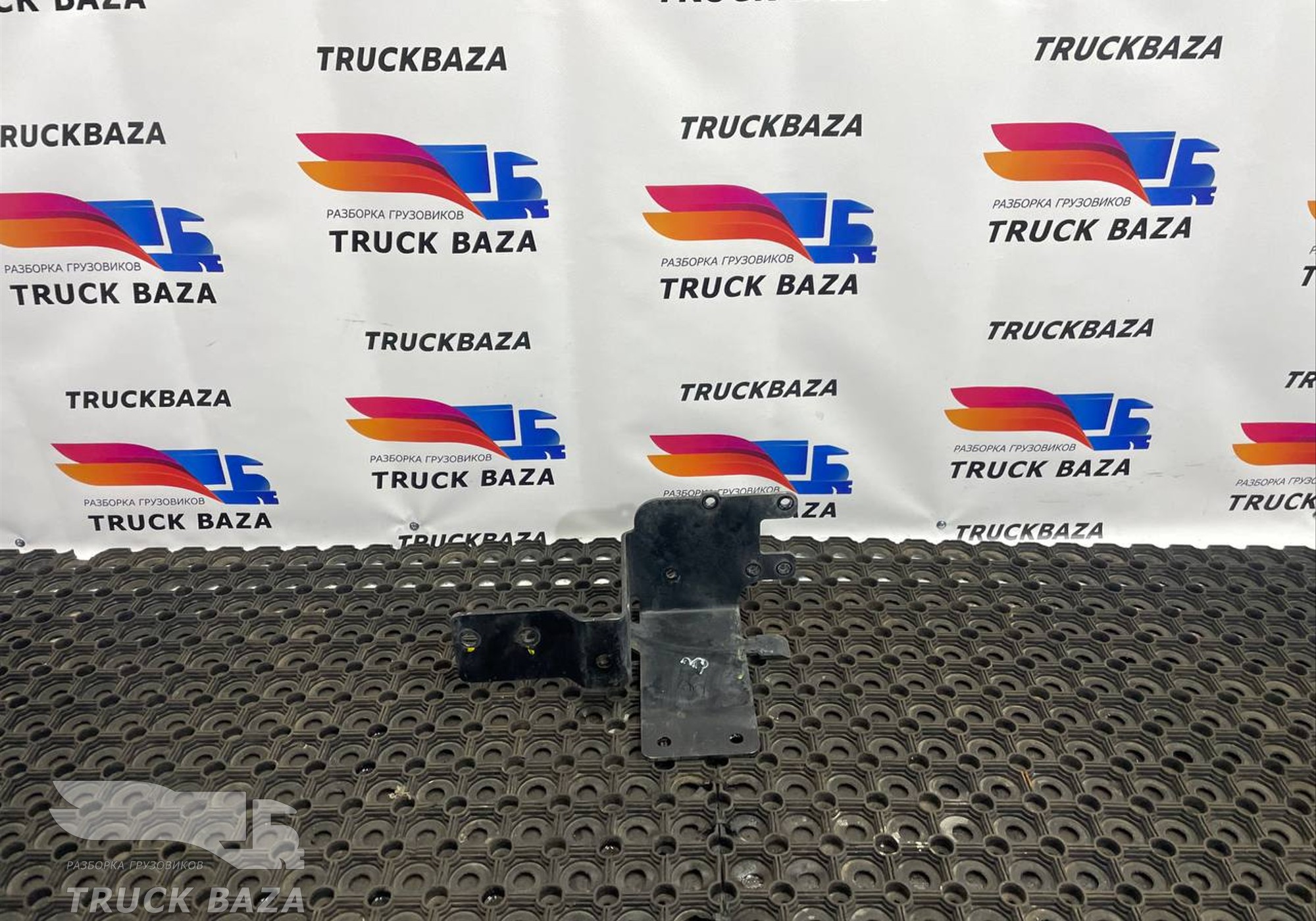 1952805 Кронштейн ускорительного клапана для Daf XF106 (с 2012)