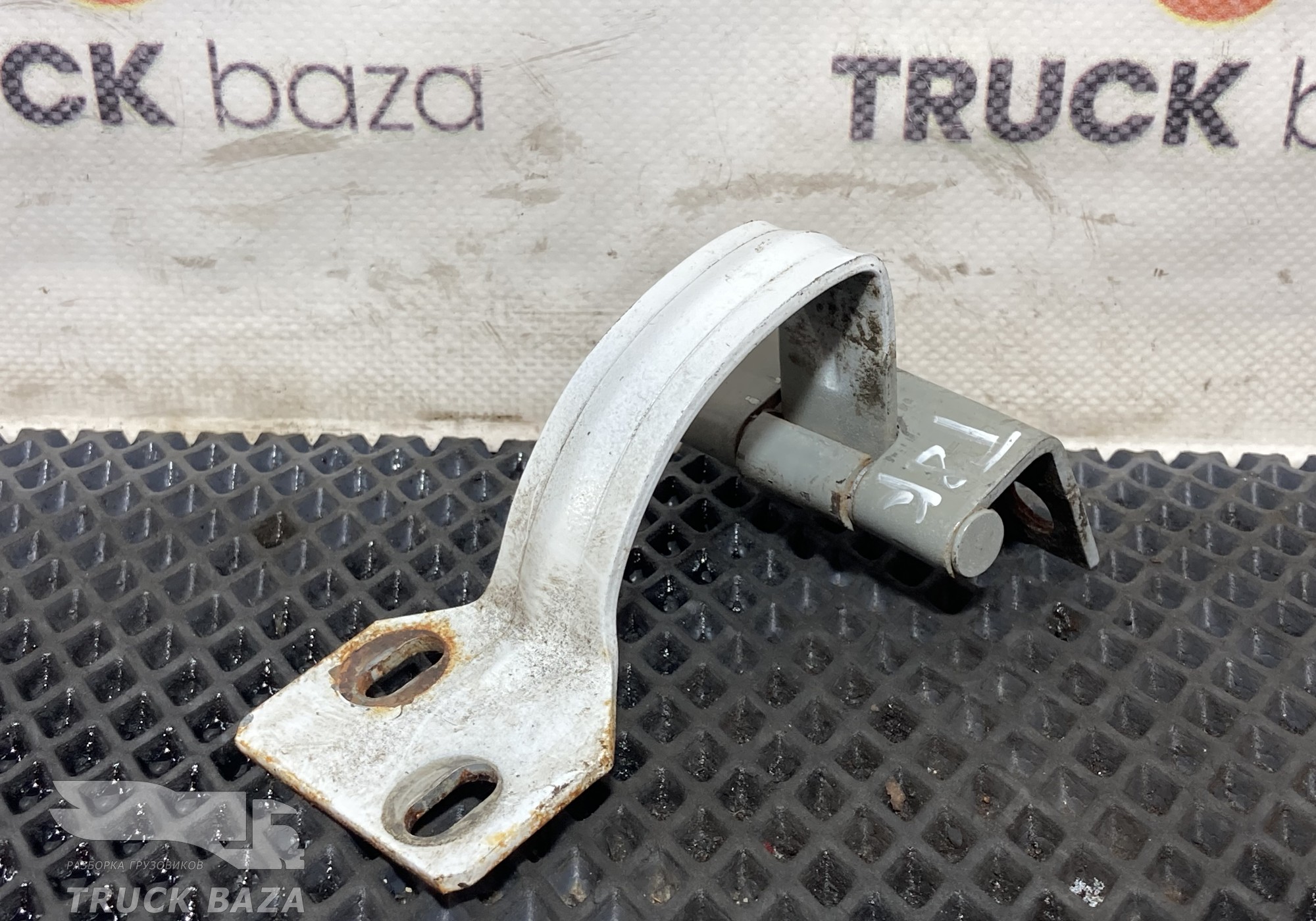 810W972010332 Петля крышки инструментального ящика для Sinotruk Sitrak C7H