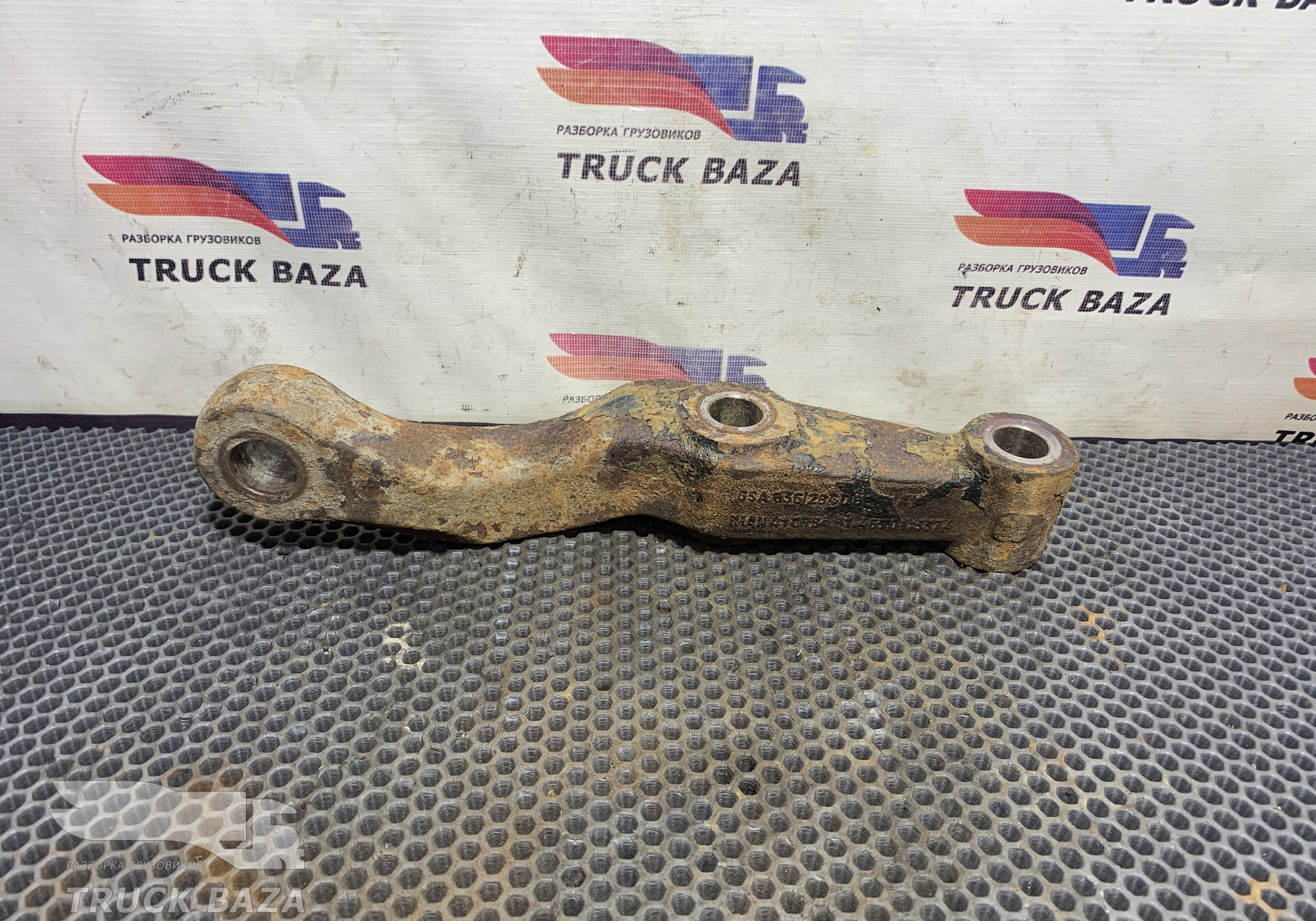 81467010374 Сошка поворотного кулака правого для Man TGA