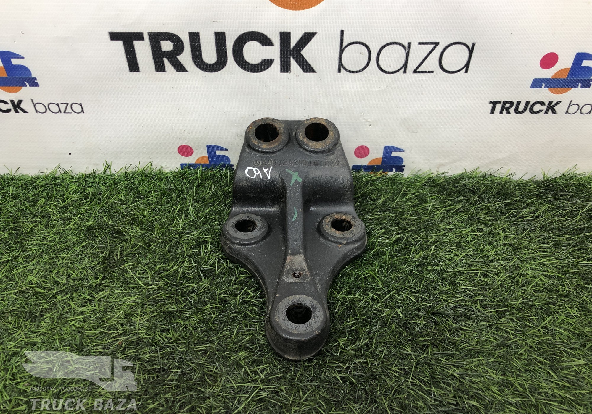 A9412425005 Кронштейн КПП задний