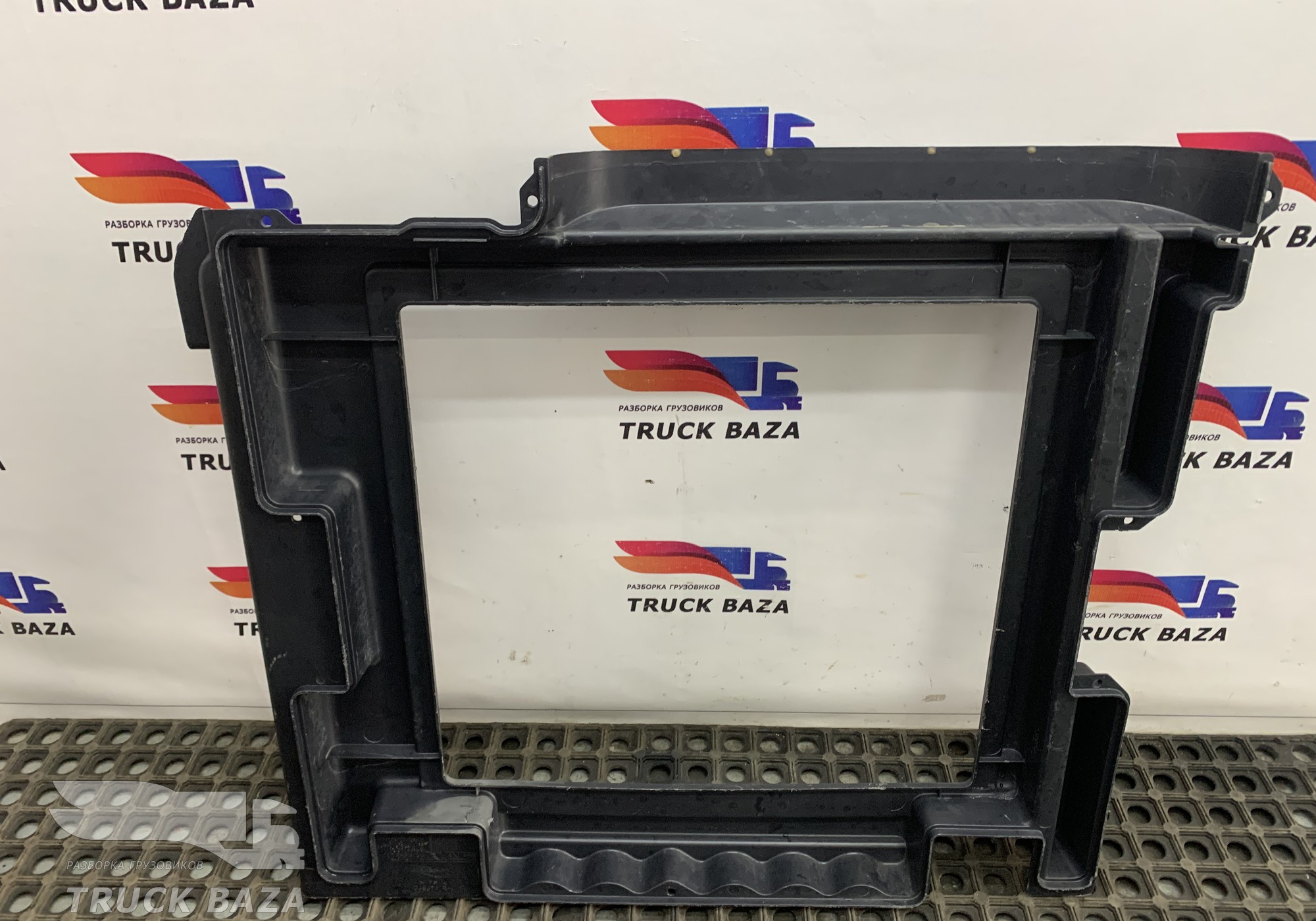 1368674 Крышка бардачка правая для Daf