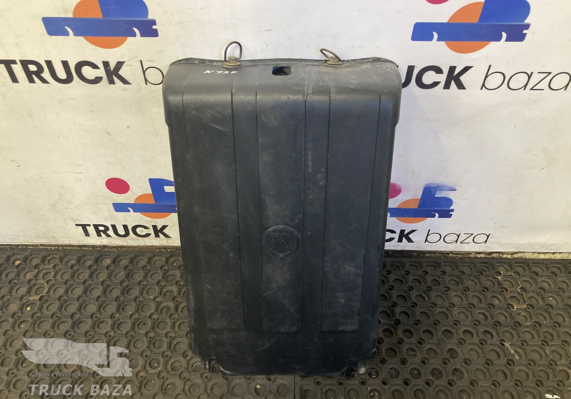 81418600242 Крышка ящика АКБ