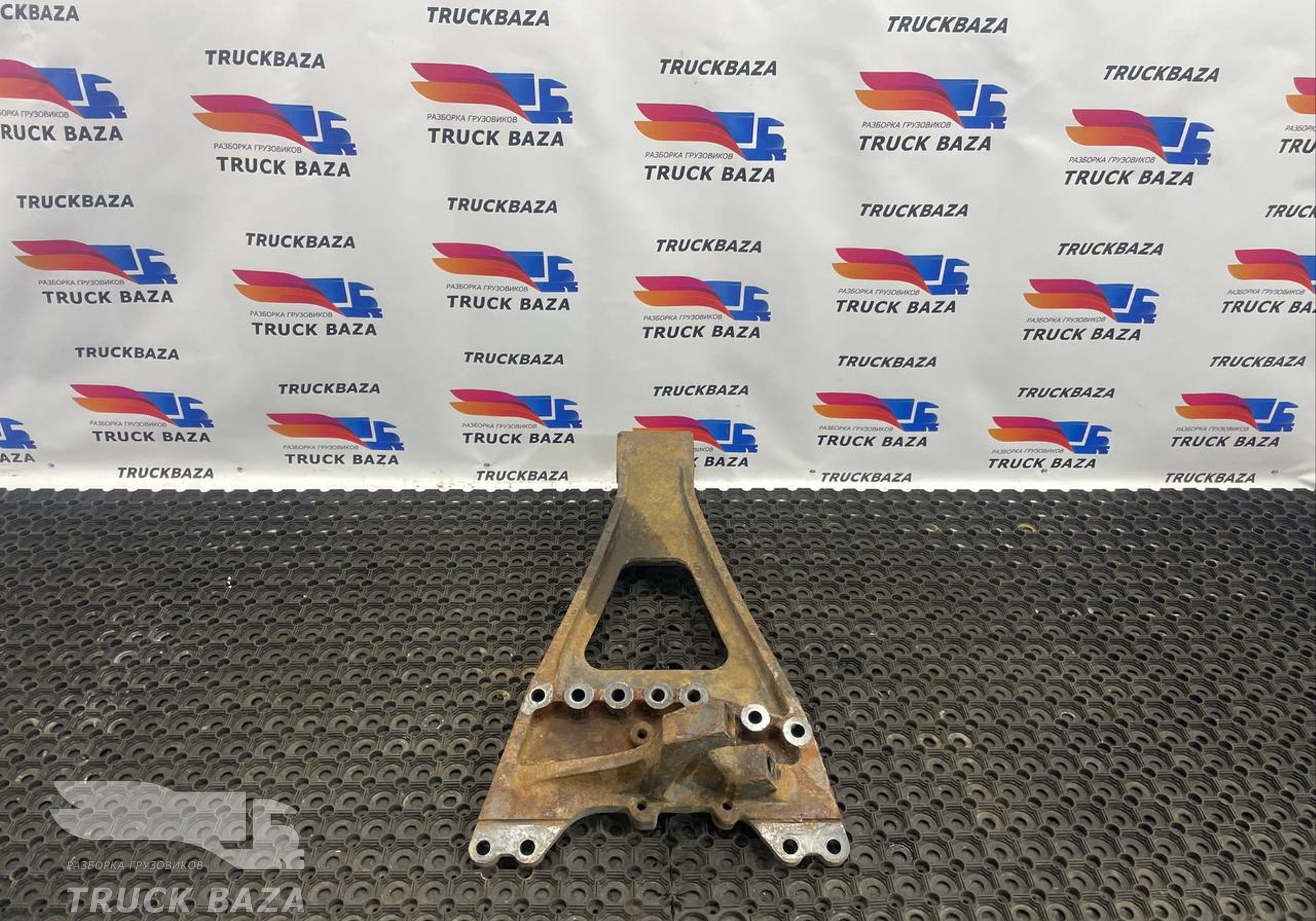 9423252409 Кронштейн реактивной тяги левый для Mercedes-Benz Actros MP3 (с 2008)