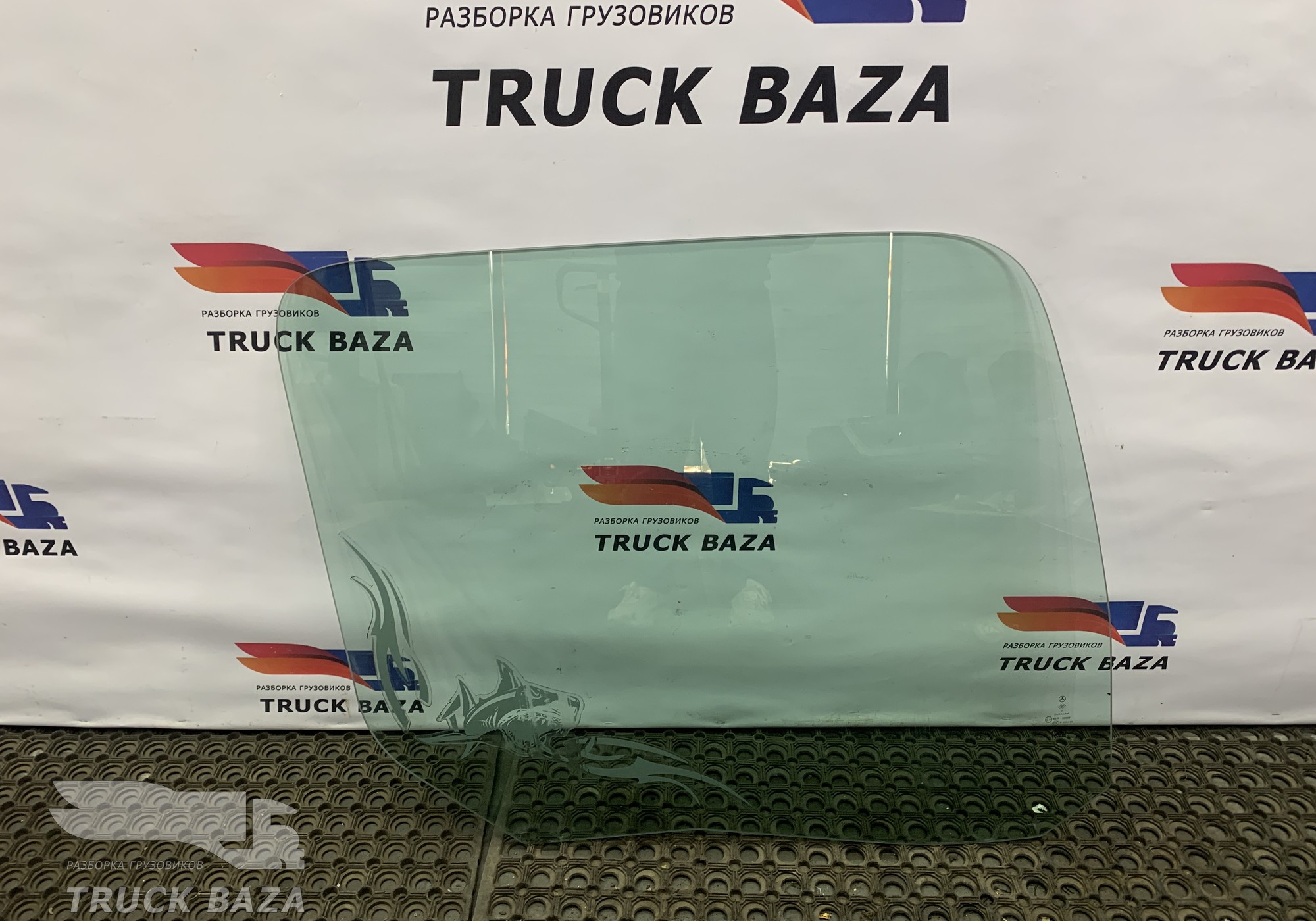 A9607200318 Стекло двери правое