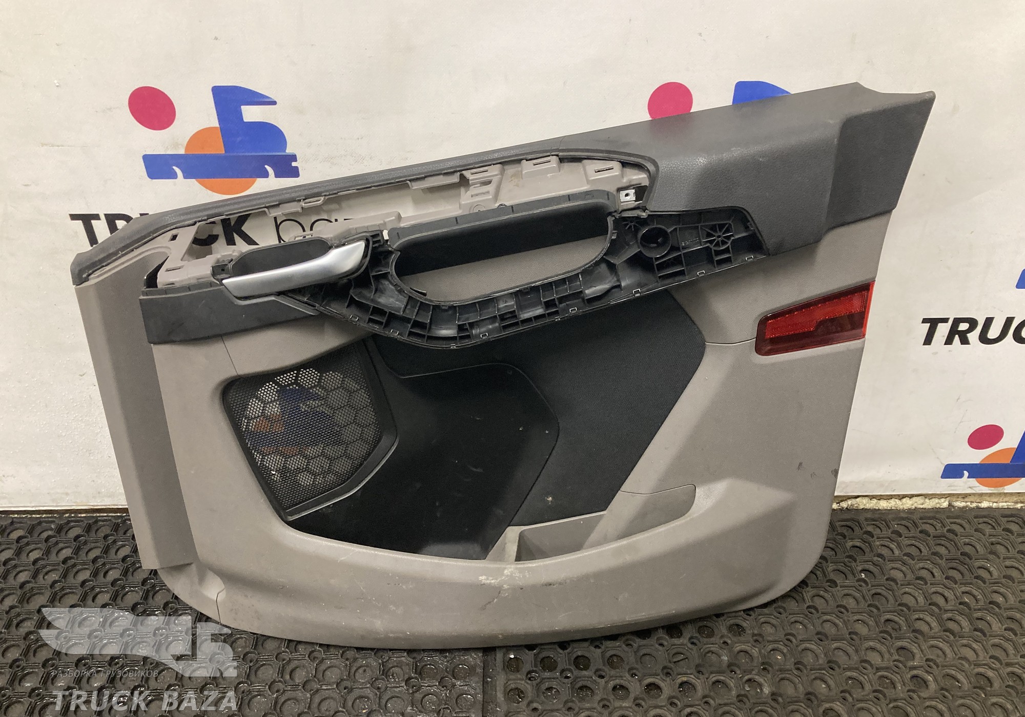 2149912 Обшивка двери правой для Scania 6-series R (с 2016)