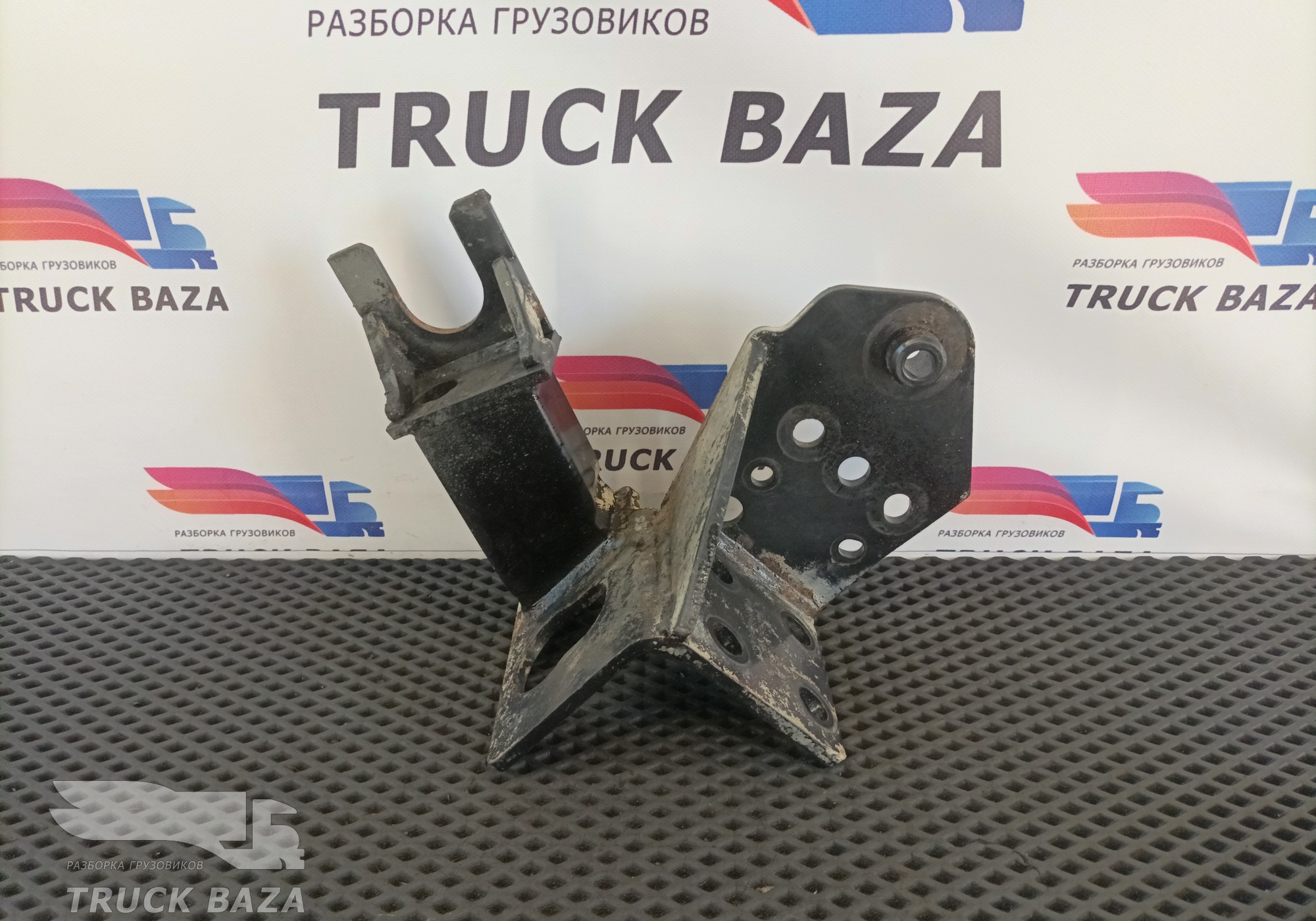 20499244 Кронштейн усилителя бампера правый для Volvo FM II (с 2002)