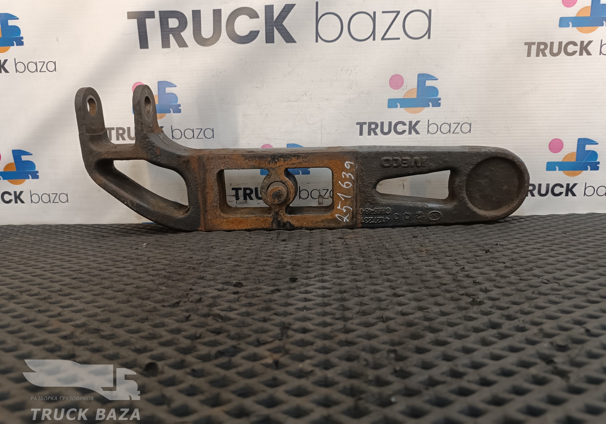 41272316 Кронштейн переднего амортизатора нижний правый для Iveco
