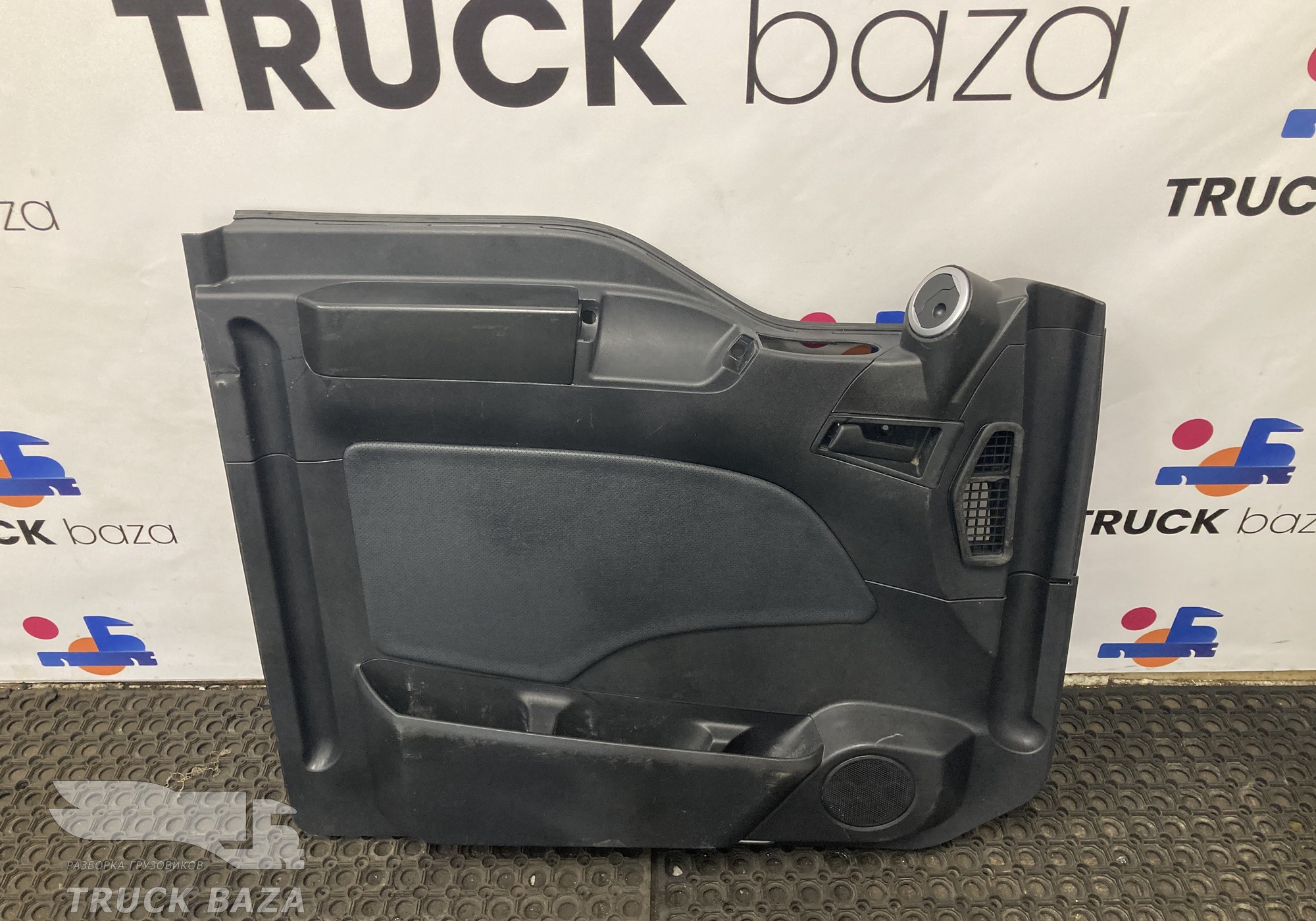 812W626306084 Обшивка двери левой для Sinotruk Sitrak C7H