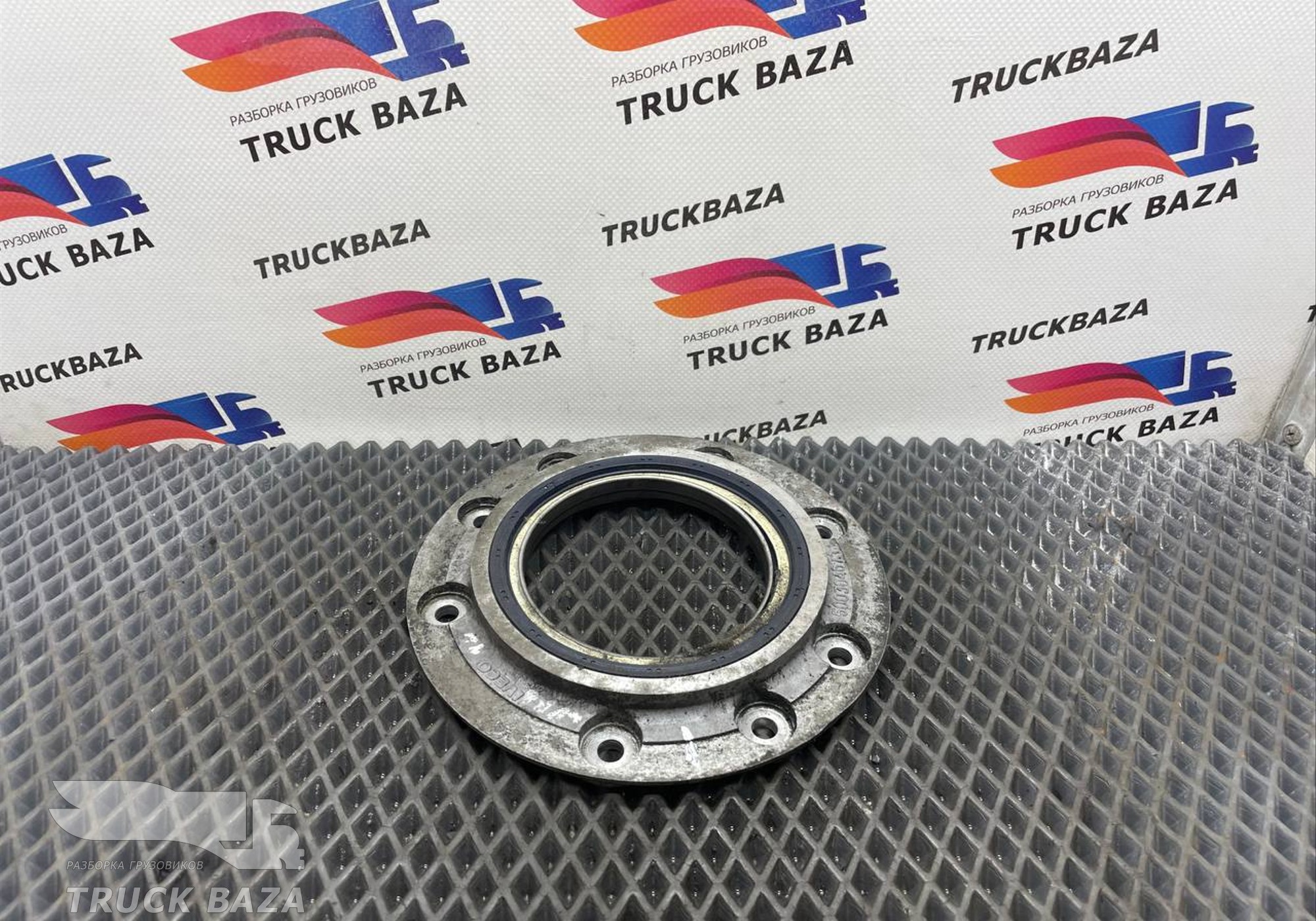 500304671 Крышка коленвала для Iveco Stralis I (с 2002)