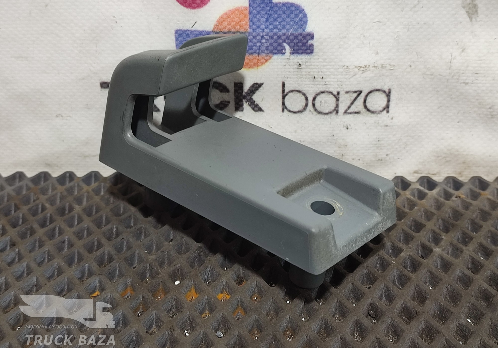 82291102 Крючок для одежды для Renault T (с 2013)