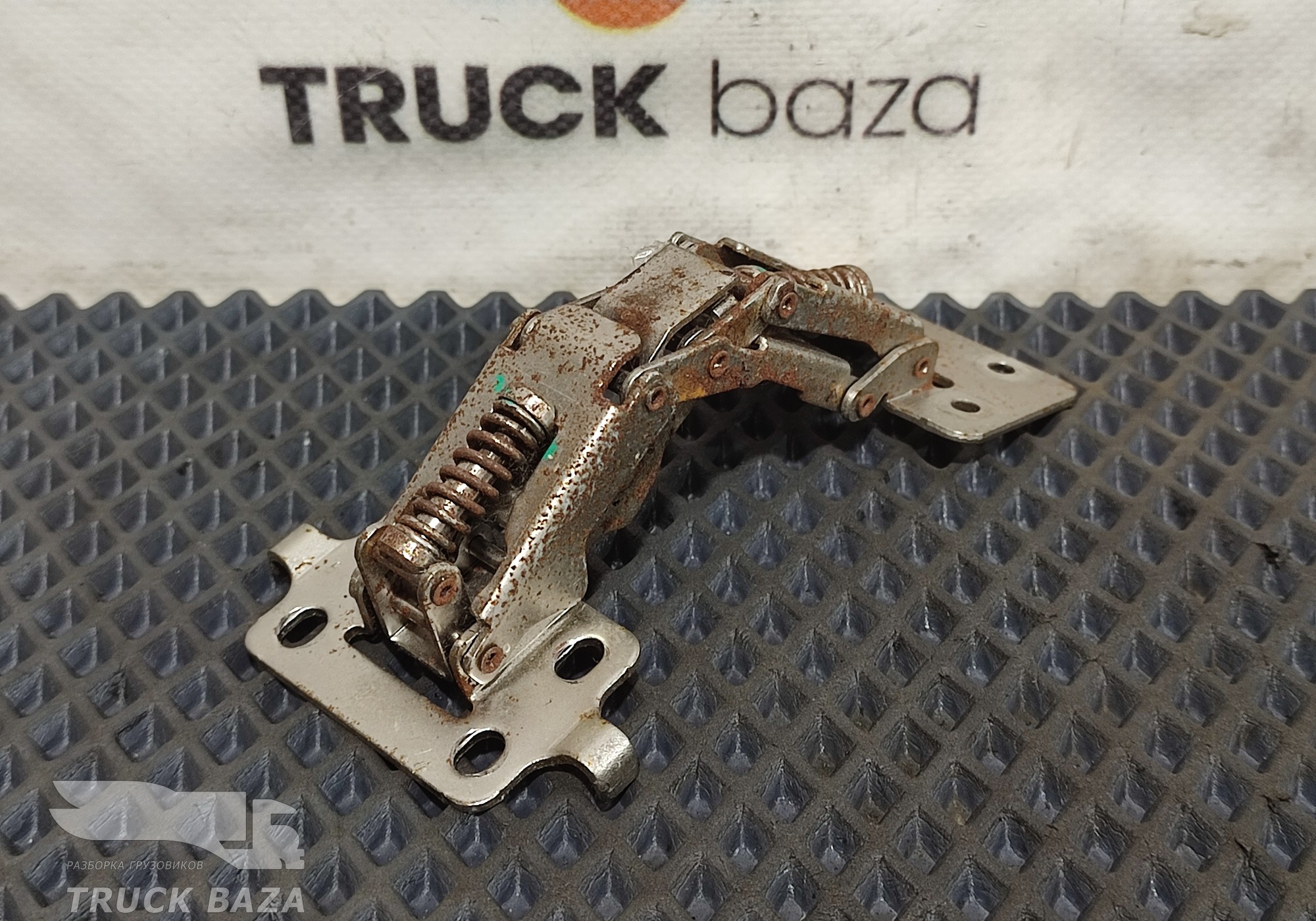 Петля крышки бардачка для Sinotruk Sitrak C7H