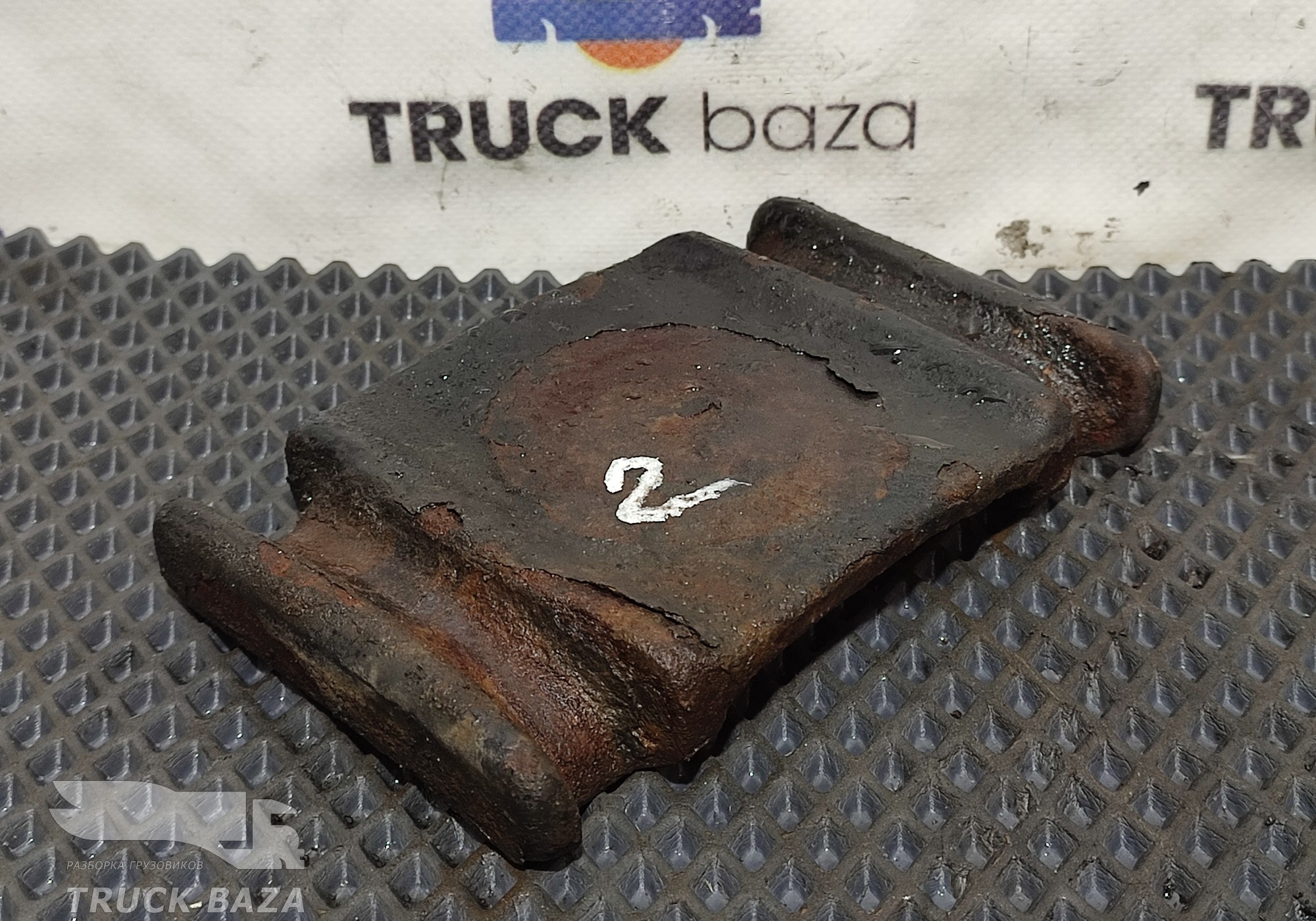 81413350164 Проставка передней рессоры