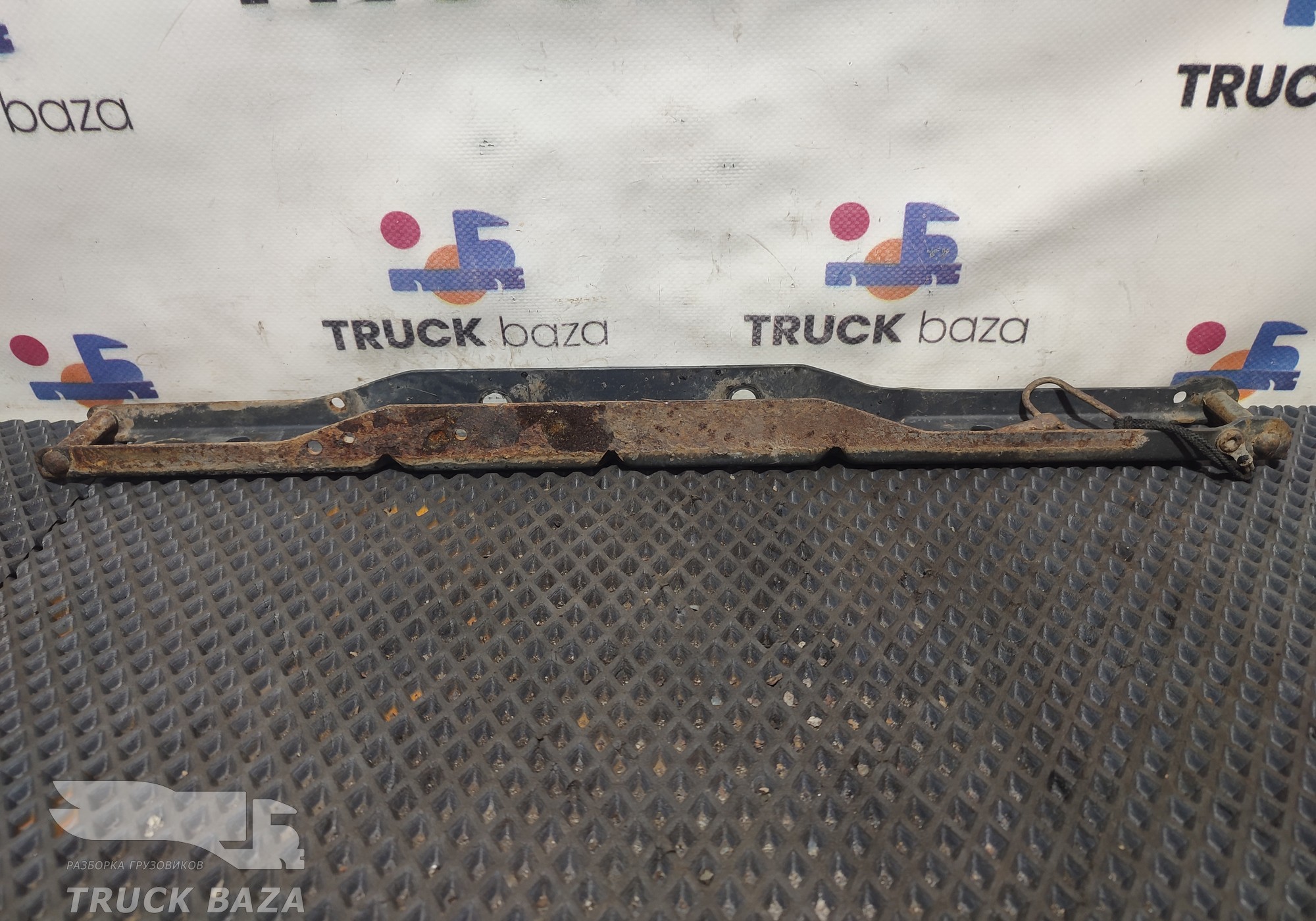 1862576 Кронштейн бокового спойлера правый