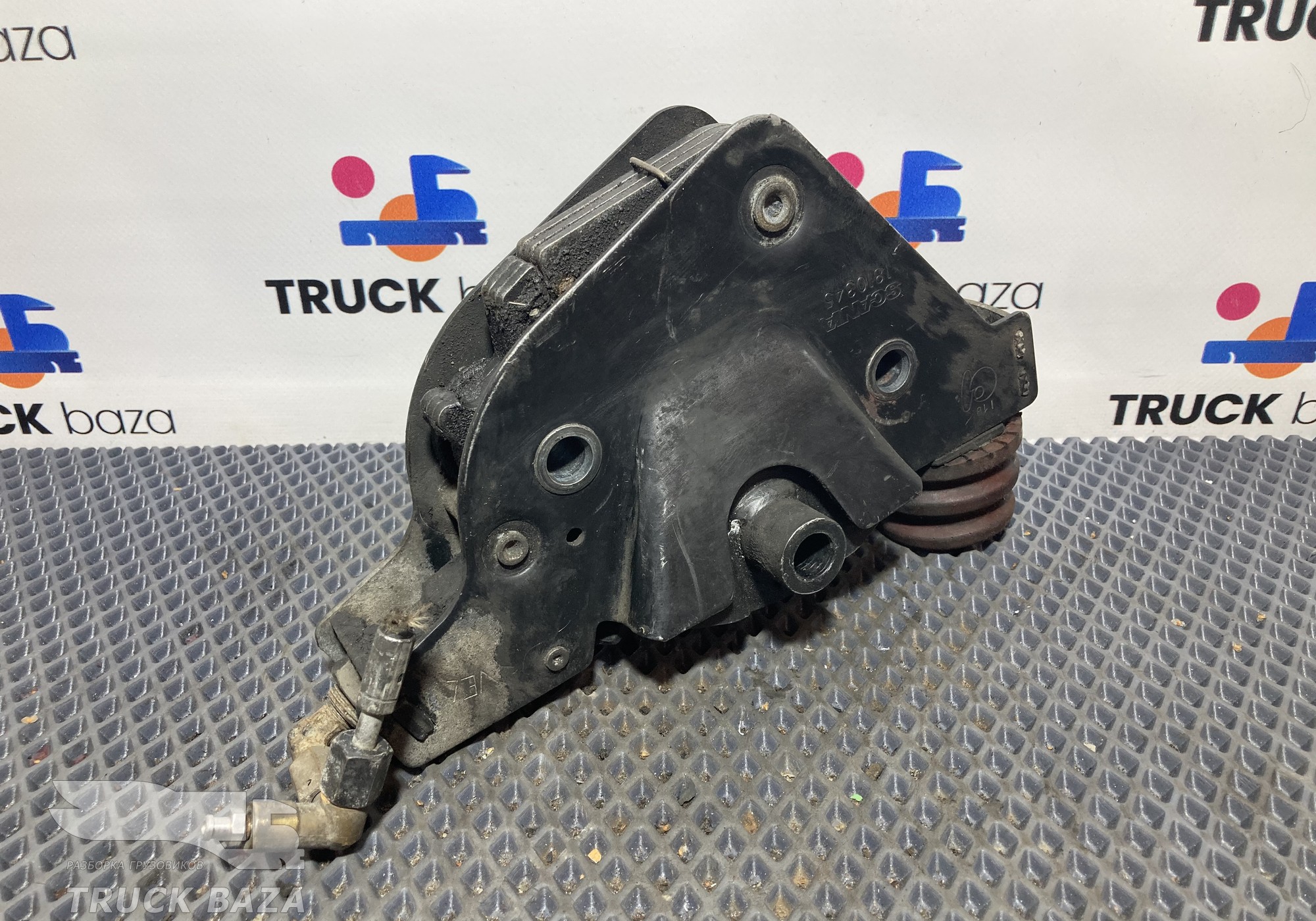 1810345 Замок кабины