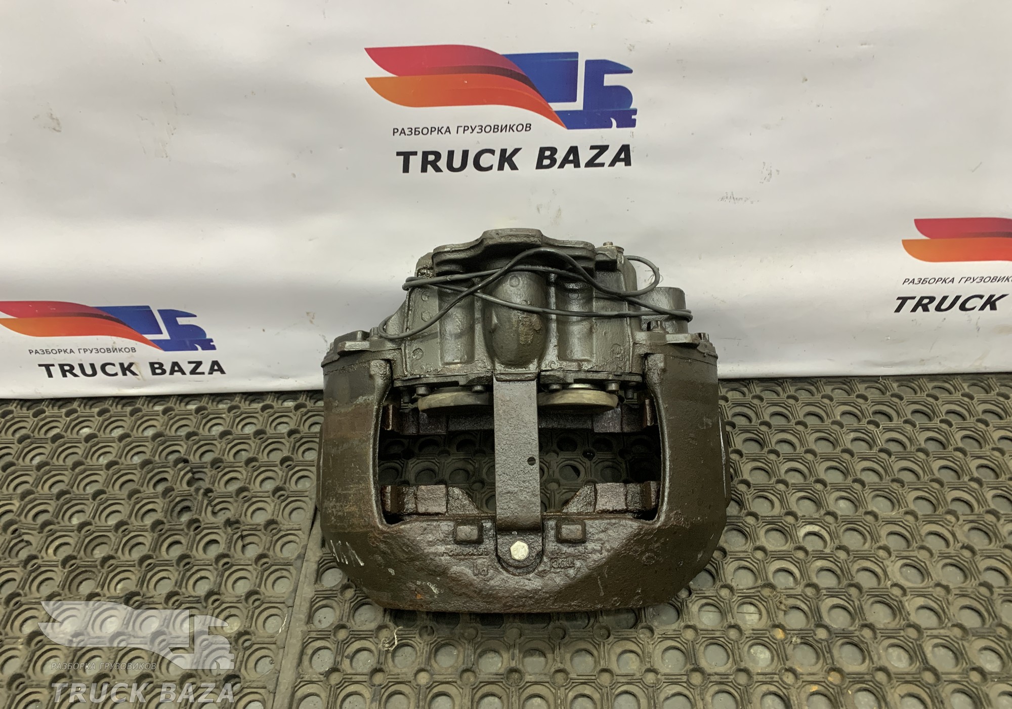 20527330 Суппорт задний правый