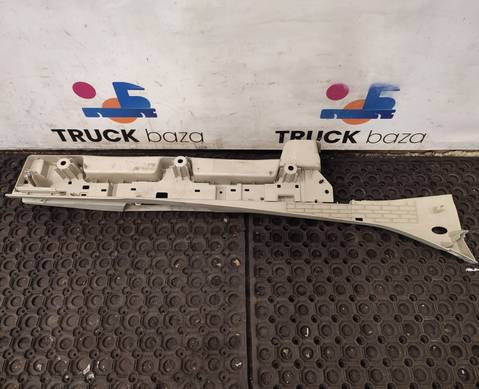 84006500 Накладка салона правая для Volvo