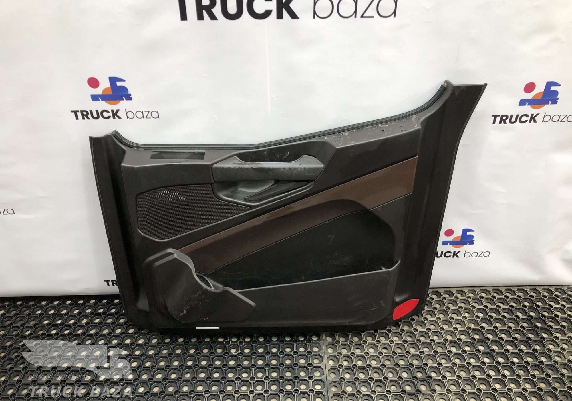 549016102020 Обшивка двери правой для КАМАЗ 54901