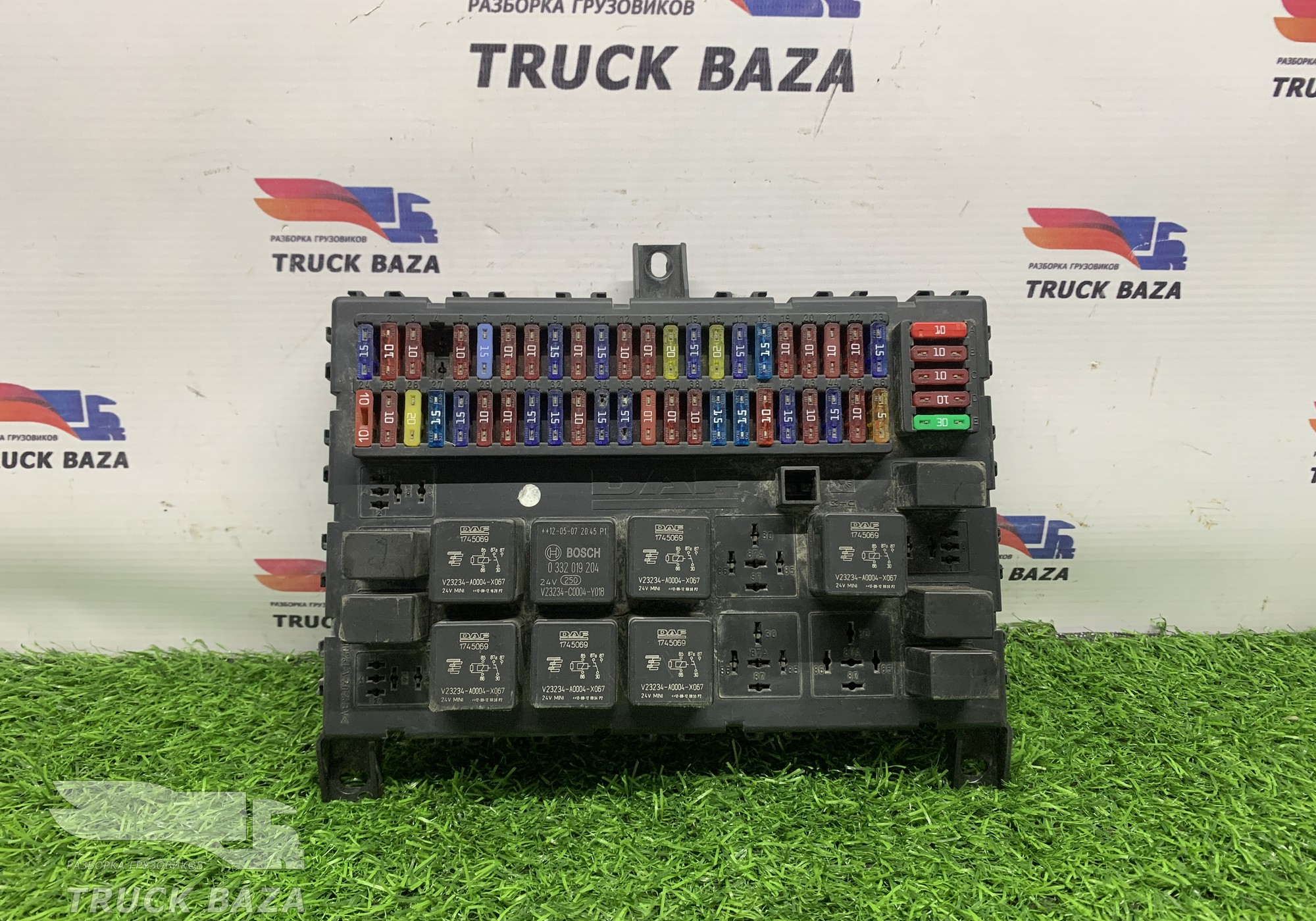 1895428 Блок предохранителей