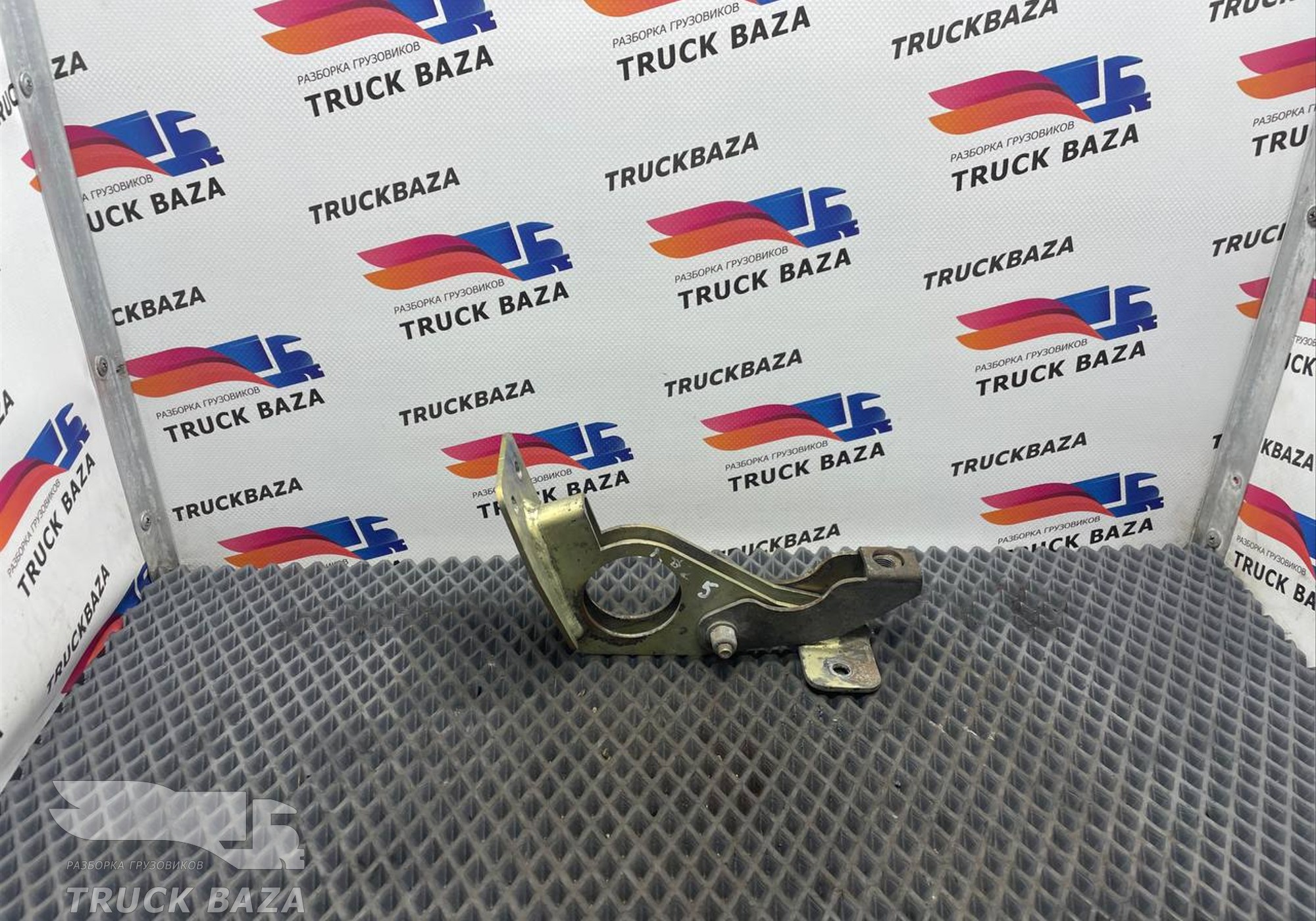 Кронштейн крыла для КАМАЗ 54901