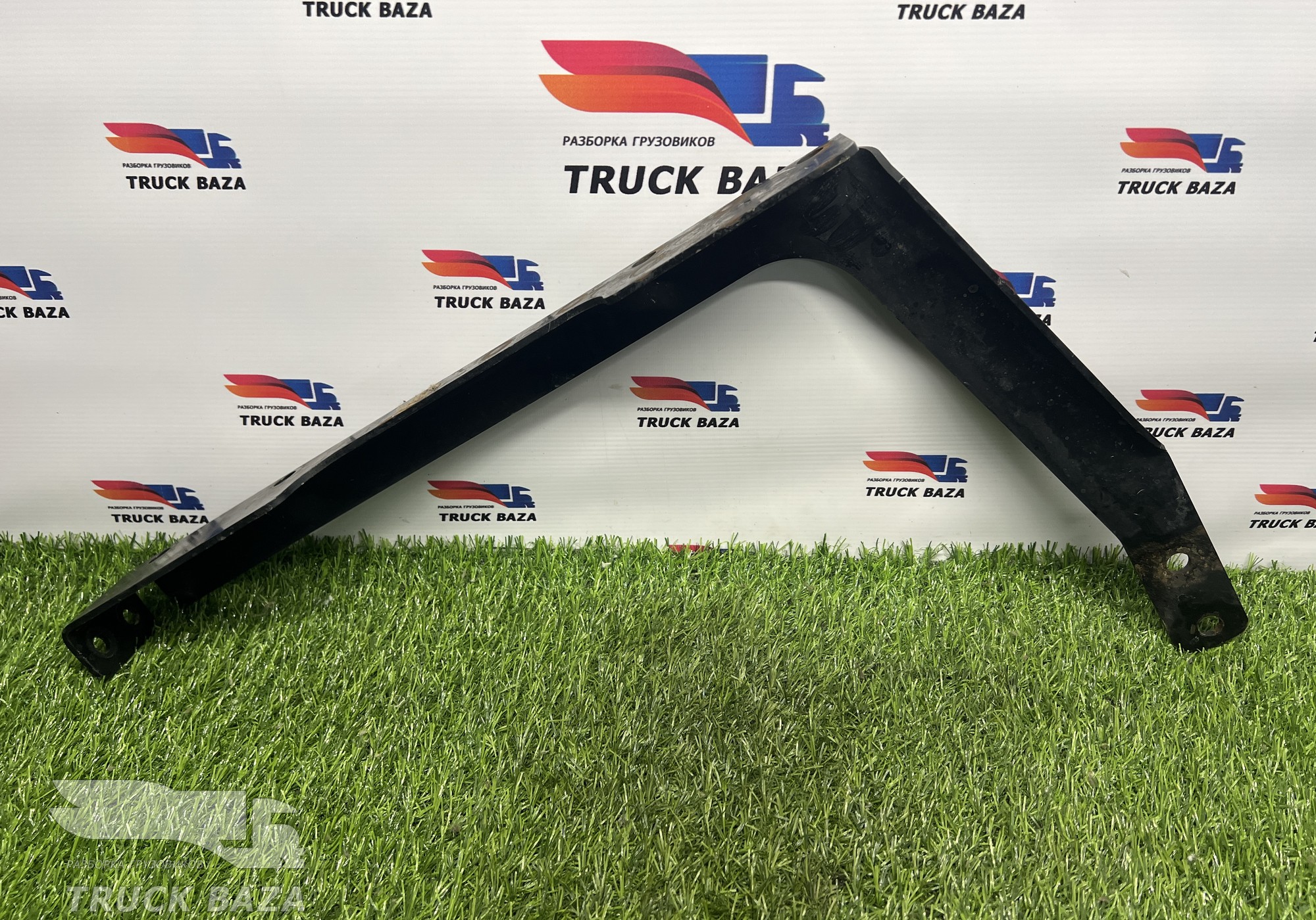 1672699 Кронштейн трапа над ящиком АКБ