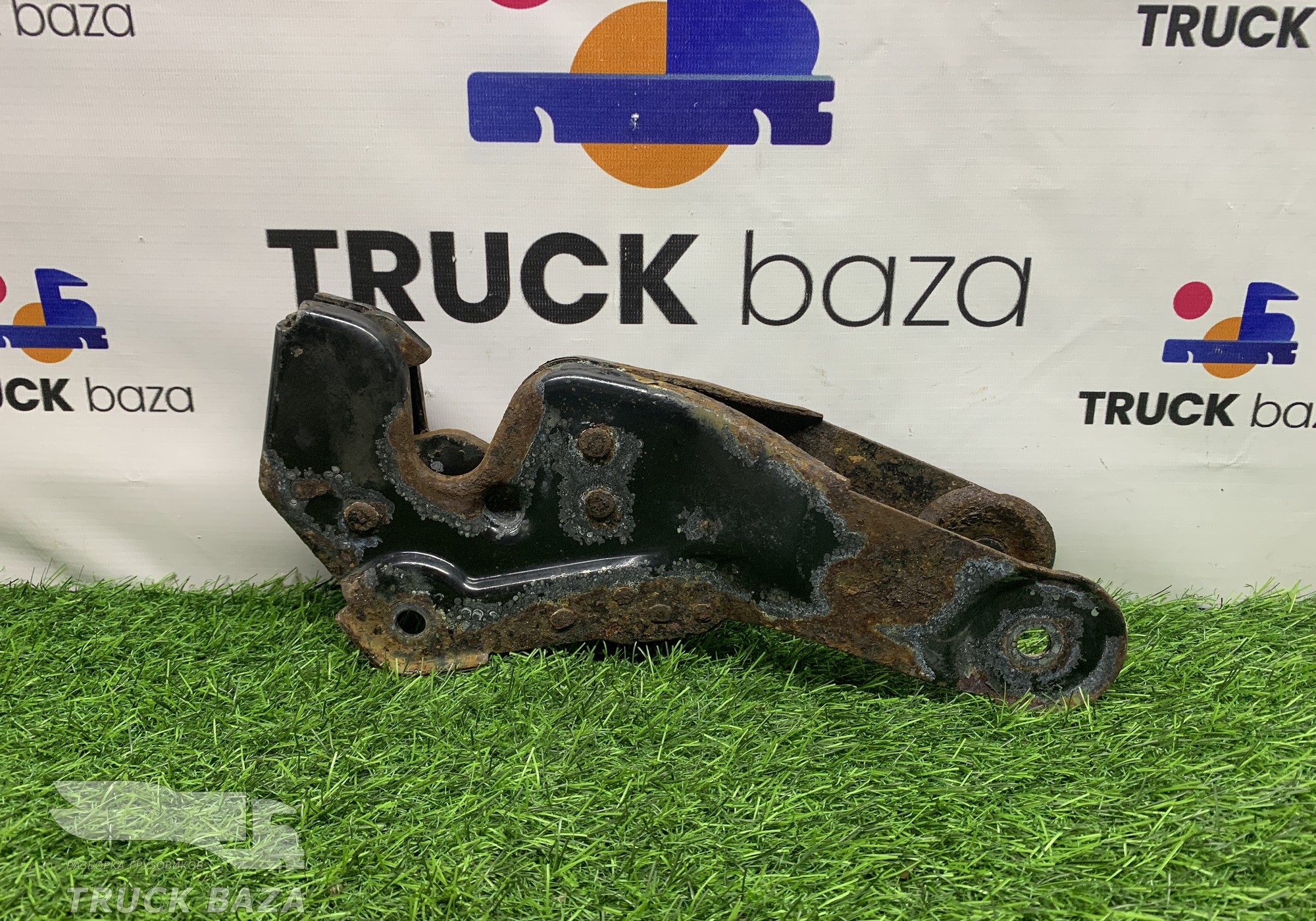 81618516030 Замок кабины