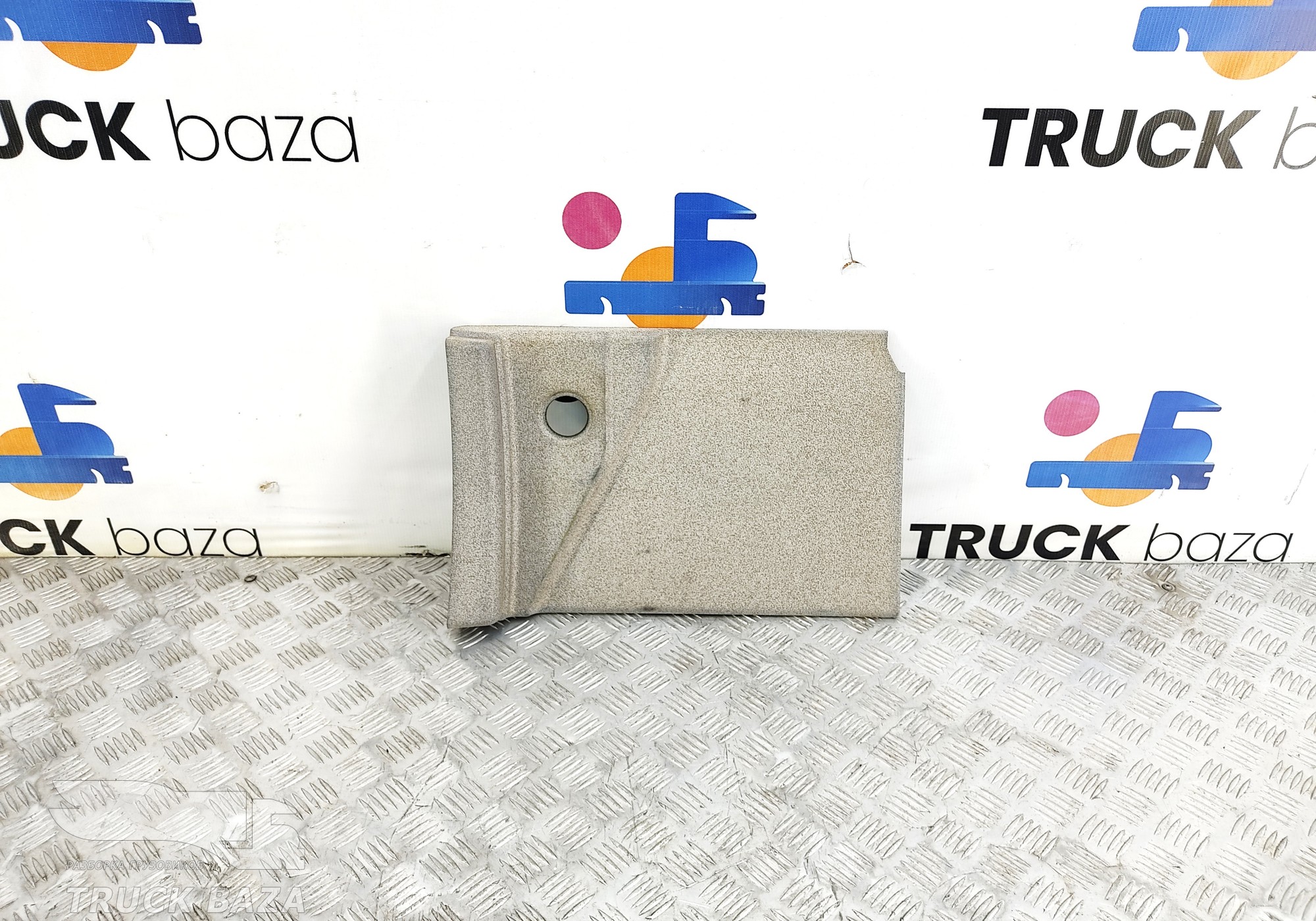 81629300236 Обшивка салона правая для Man TGX