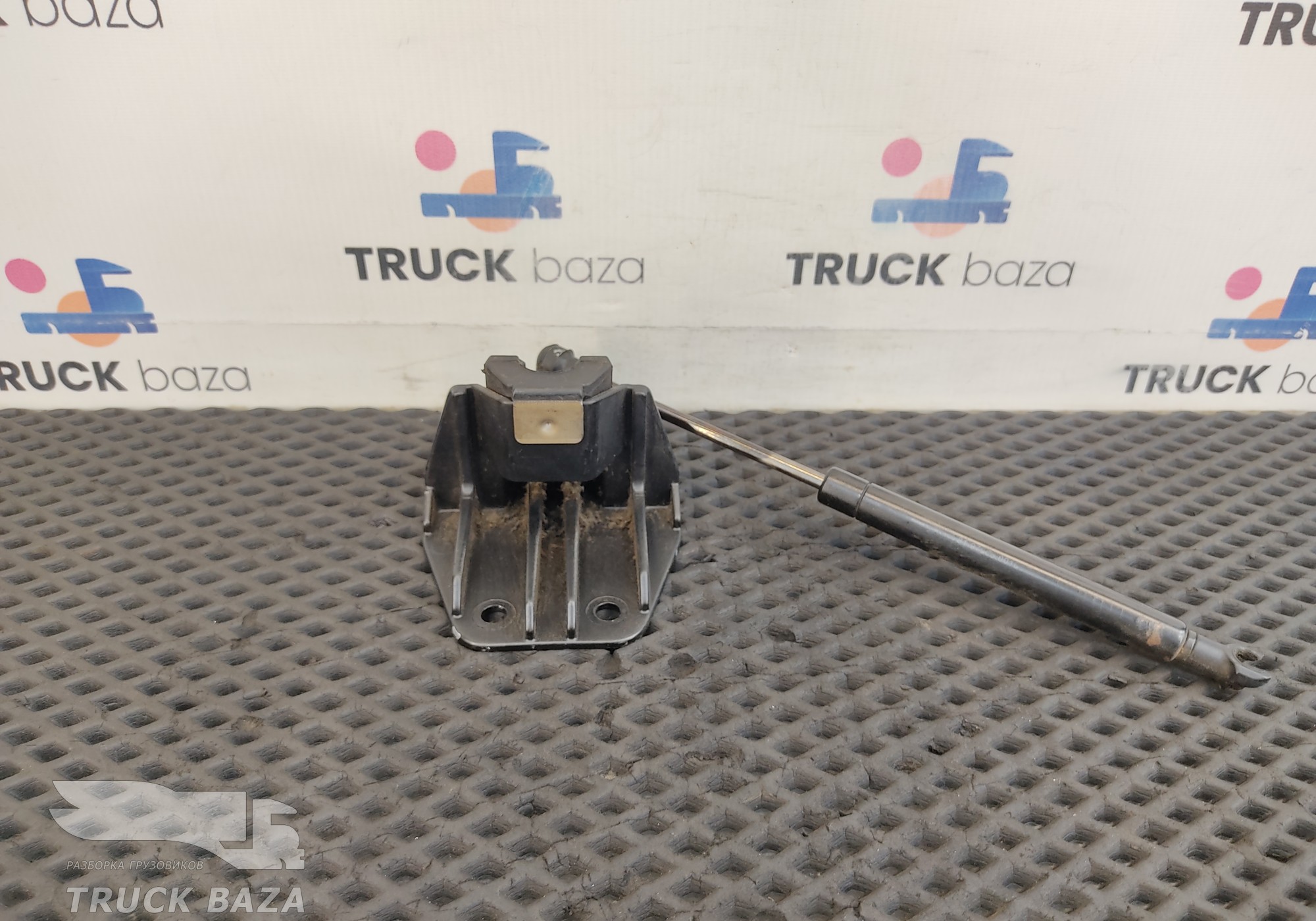 81621580071 Кронштейн спальника для Man