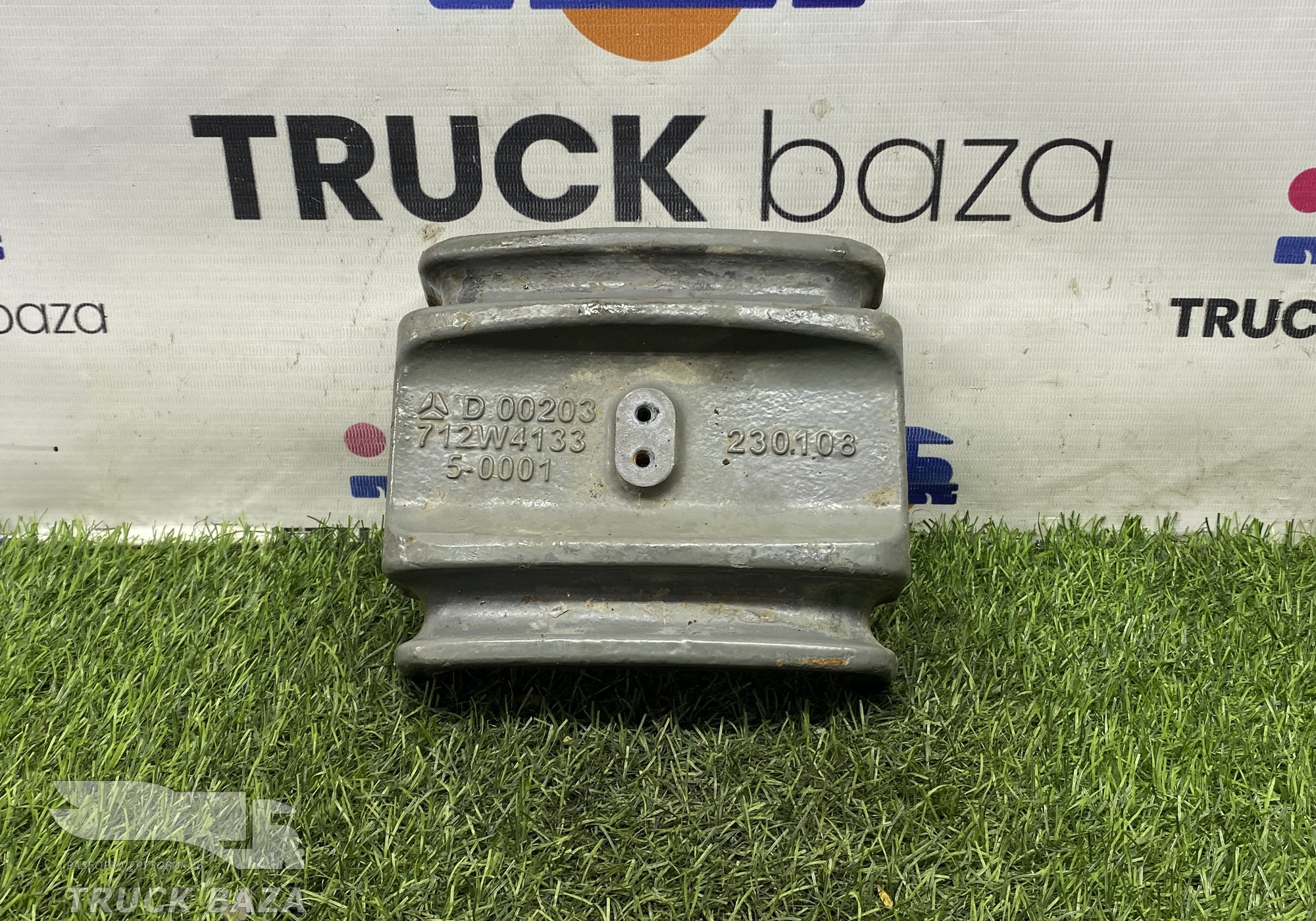 712W413350001 Проставка стремянки рессоры для Sinotruk Sitrak C7H