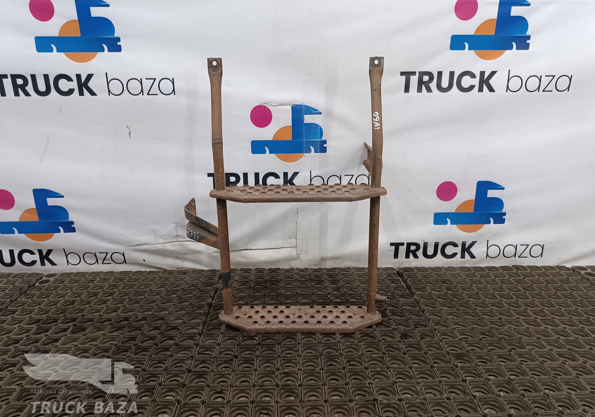 41025156 Подножка для Iveco