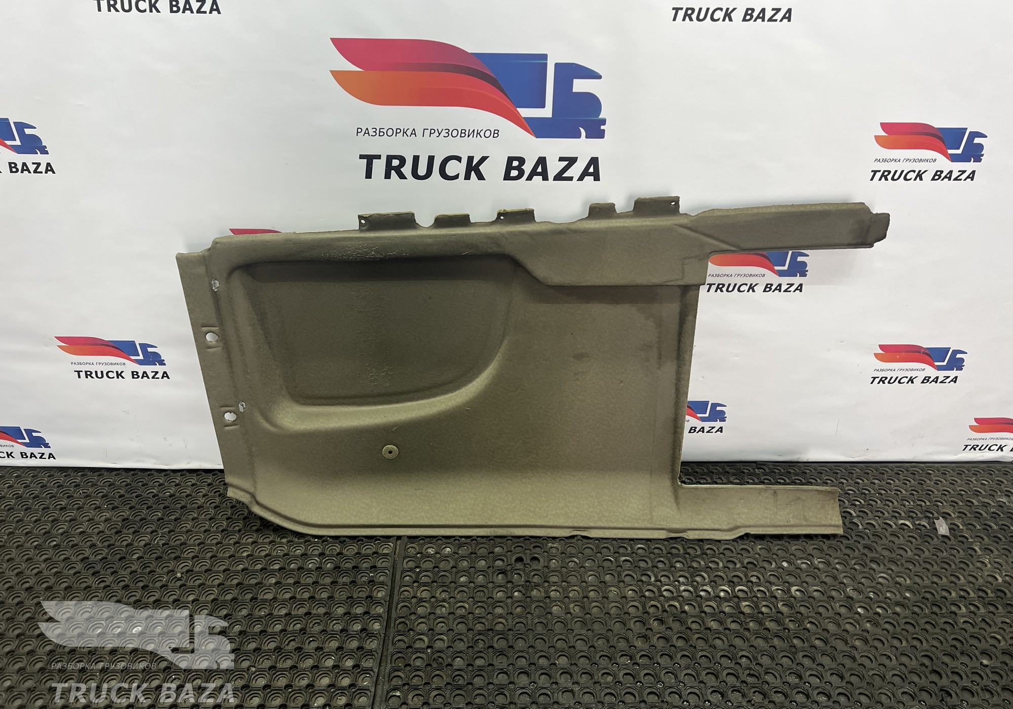 1789800 Обшивка левой стенки салона