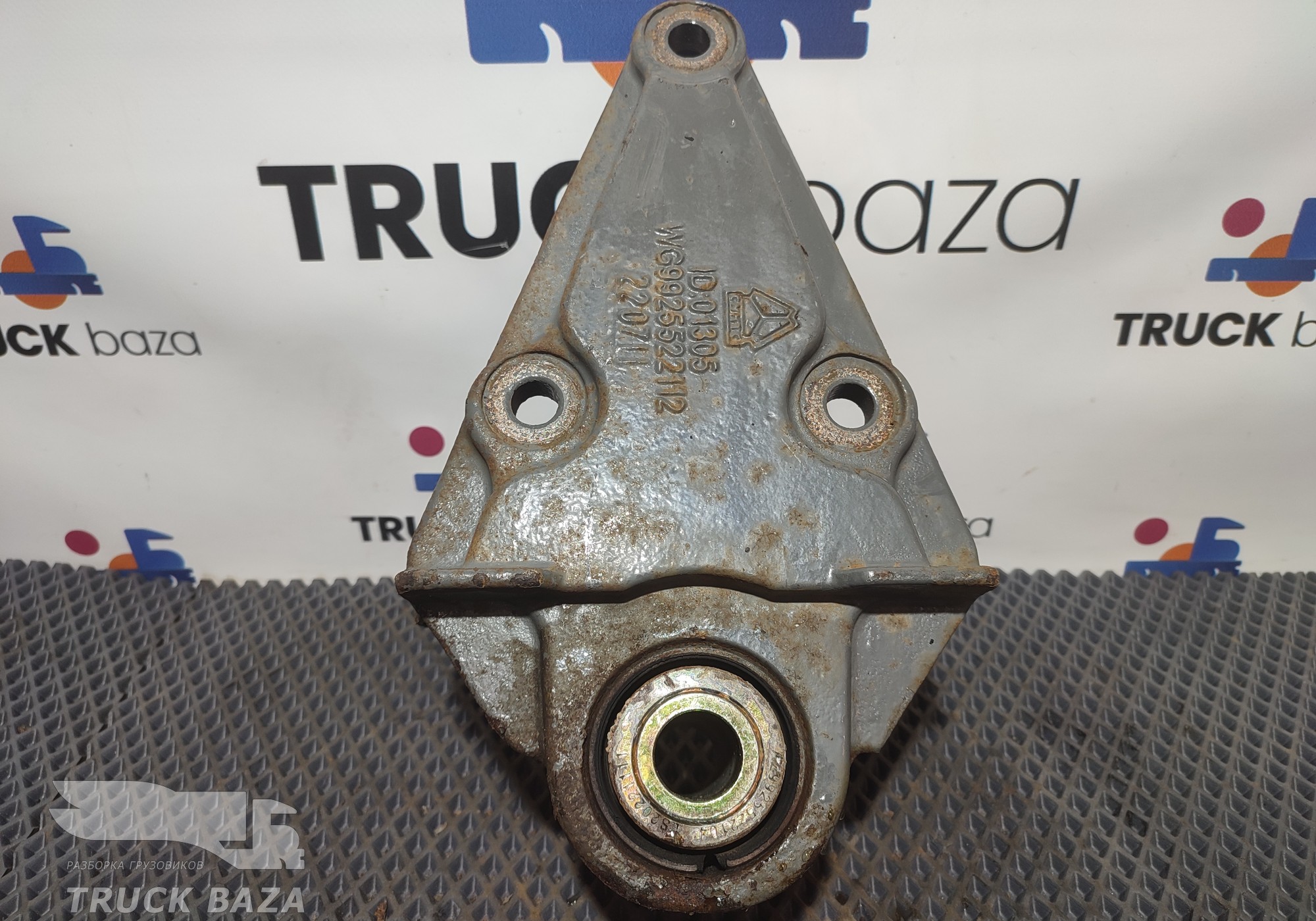 WG9925522112 Кронштейн передней рессоры для Sinotruk Sitrak C7H