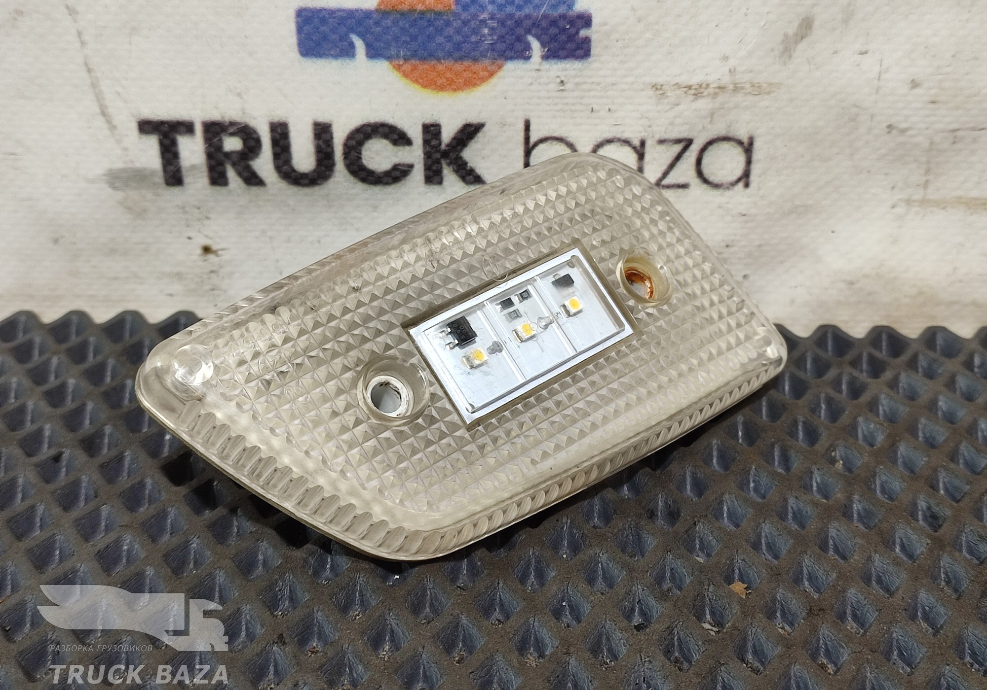 9608202856 Фонарь габаритный правый