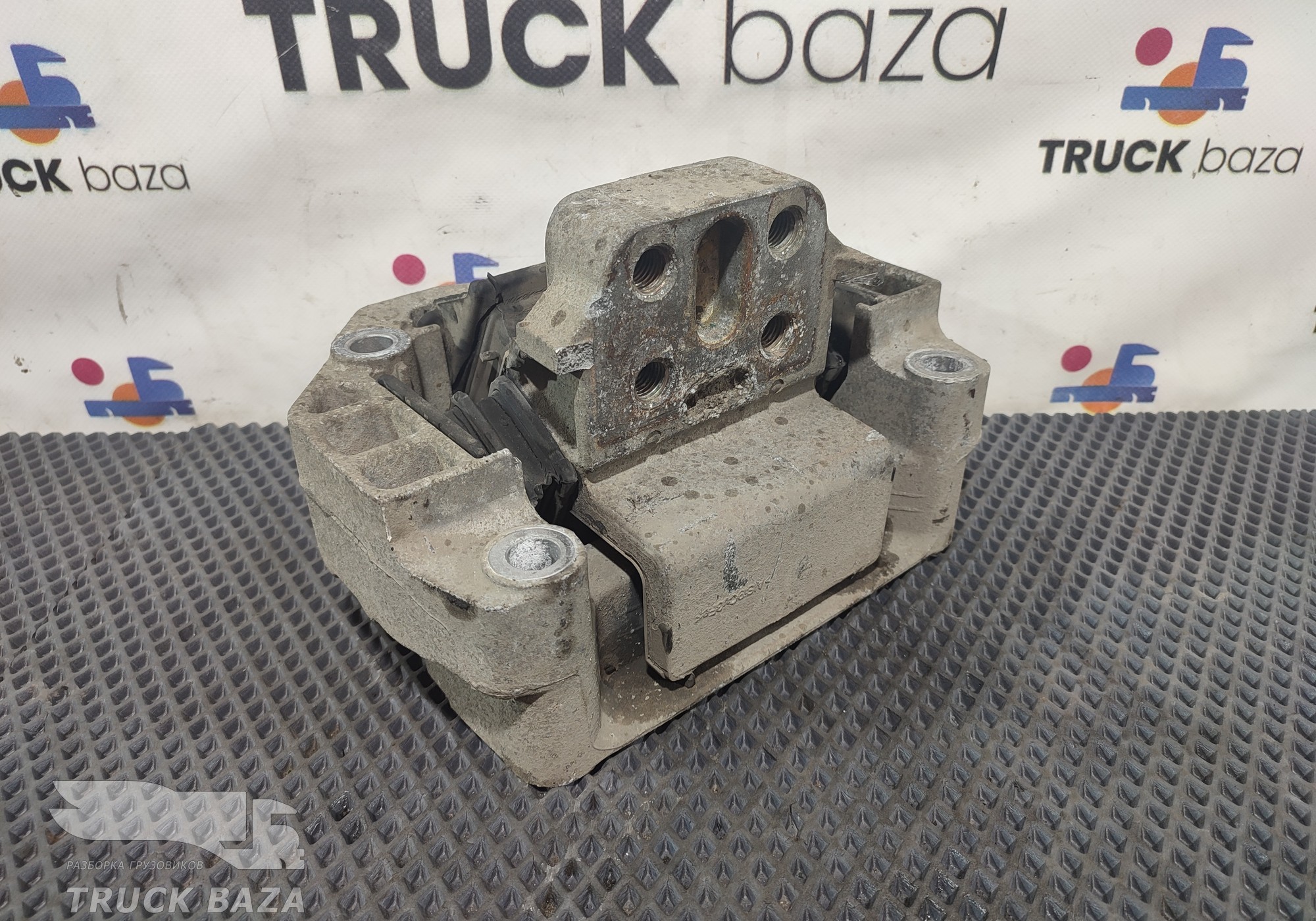 1921972 Опора КПП