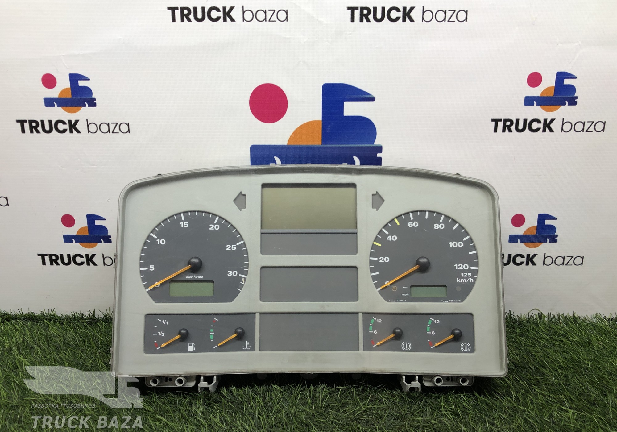 81272026125 Панель приборов для Man