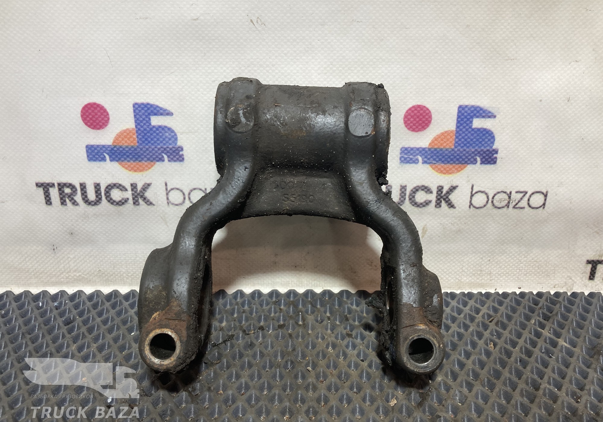 1377739 Серьга передней рессоры