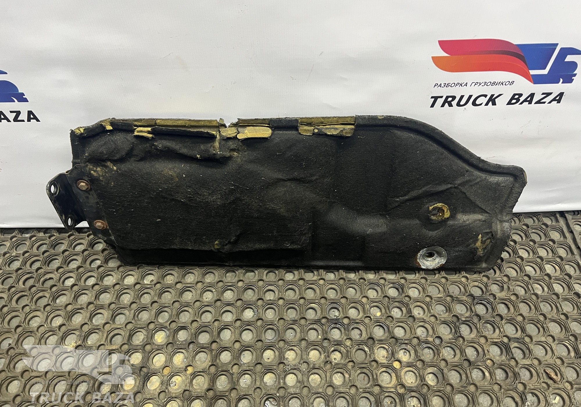 81192200959 Шумоизоляция двигателя левая