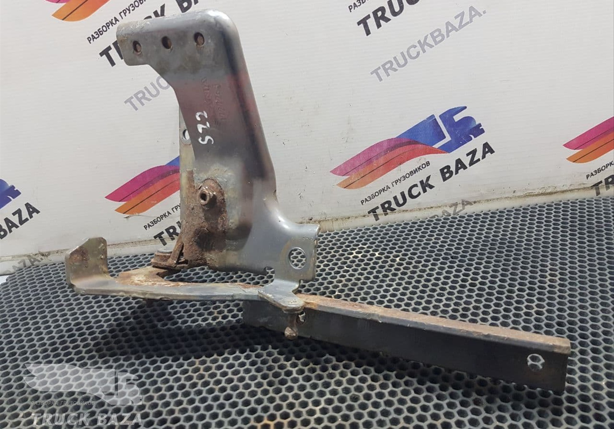 1727263 Петля капота для Scania