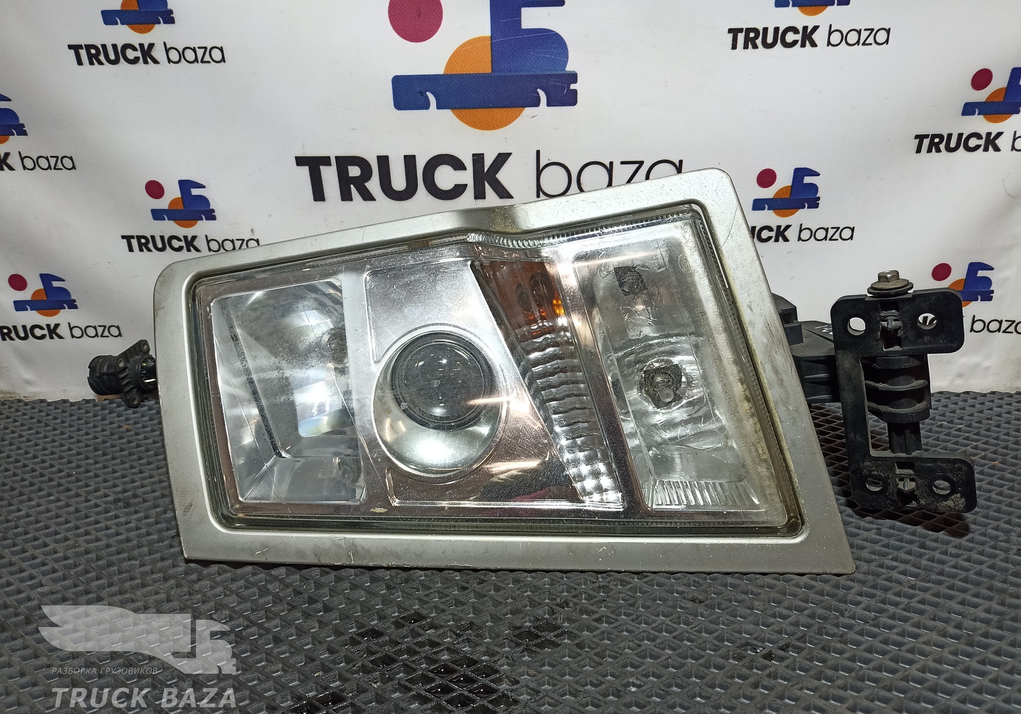 20713720 Фара левая для Volvo FH 3 (с 2008 по 2012)